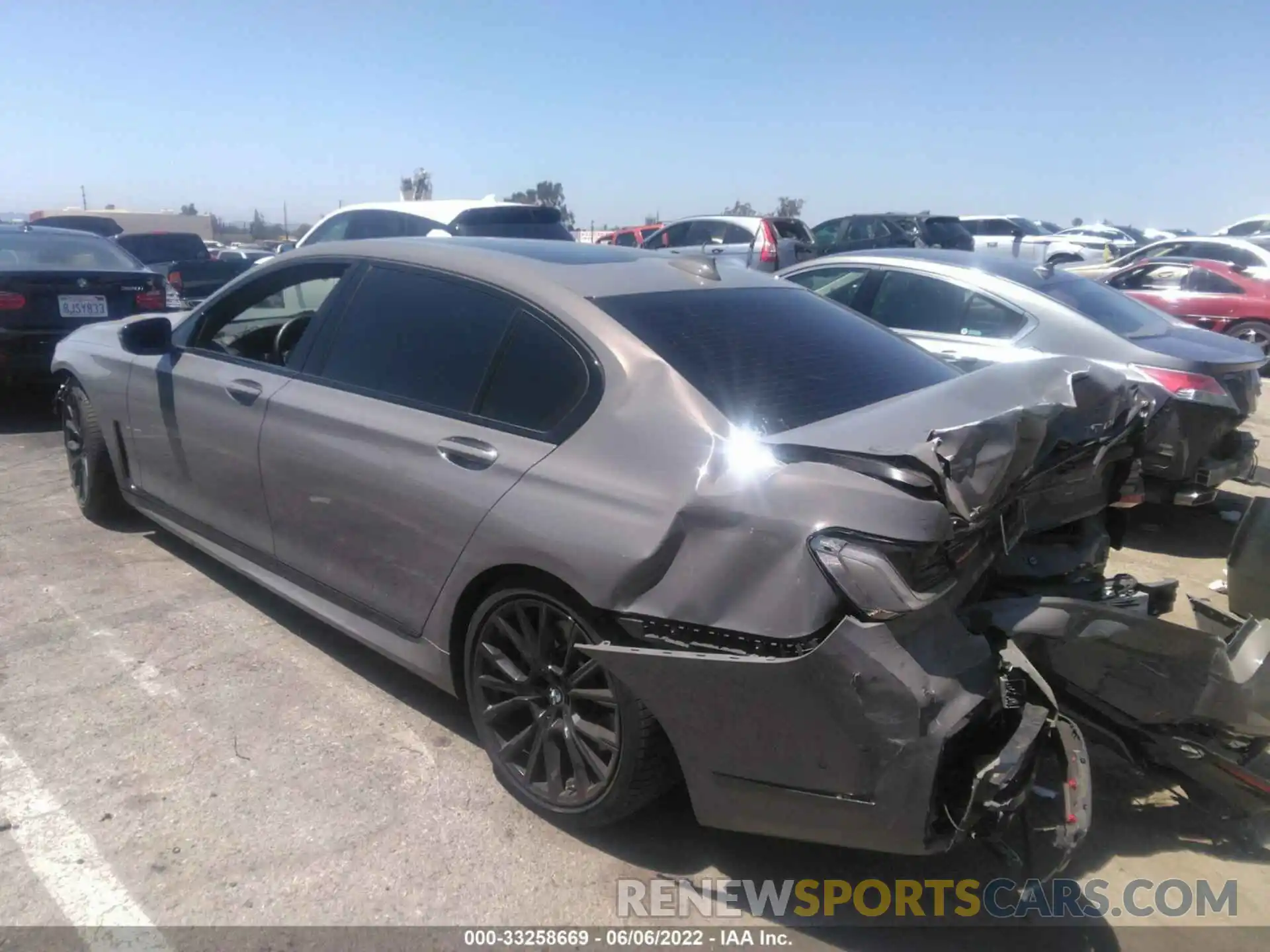 3 Photograph of a damaged car WBA7U2C04NCH03987 BMW 7 SERIES 2022