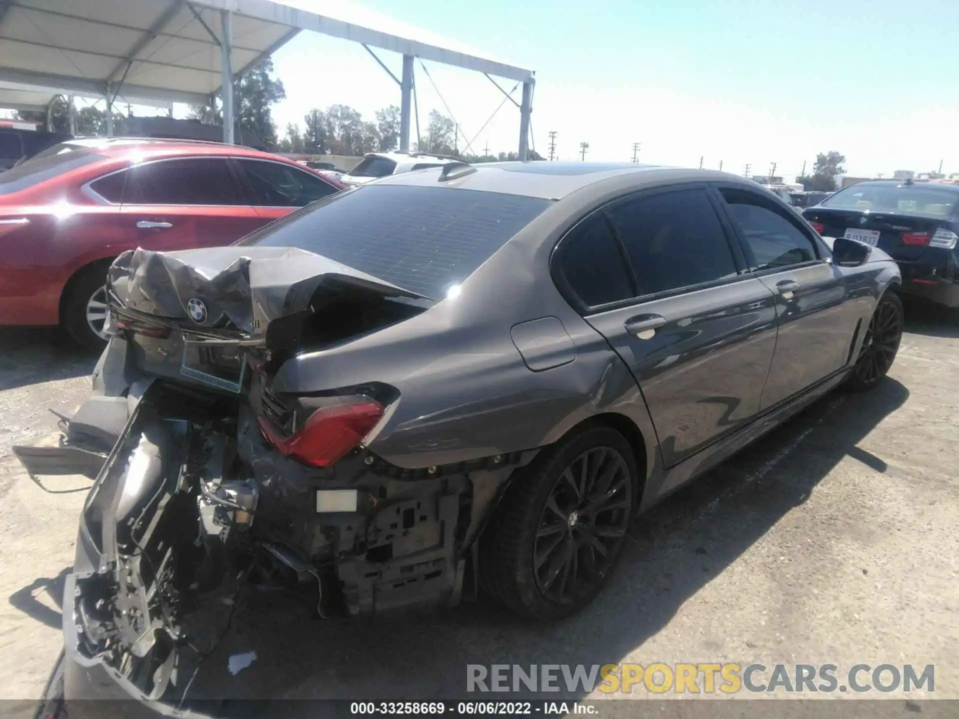 4 Photograph of a damaged car WBA7U2C04NCH03987 BMW 7 SERIES 2022