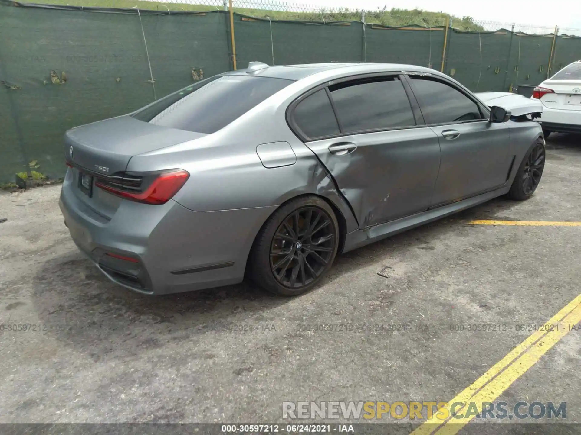 4 Photograph of a damaged car WBA7U2C05NCG91171 BMW 7 SERIES 2022