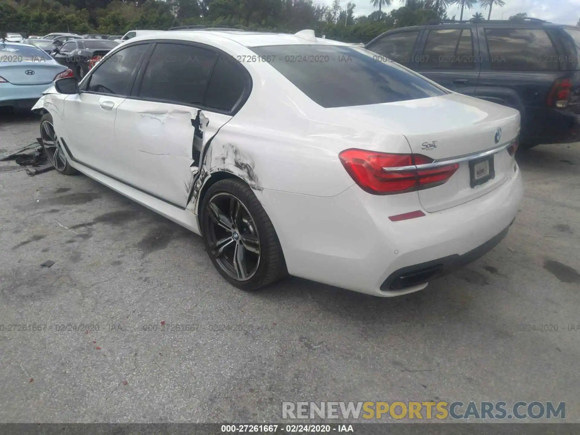 3 Photograph of a damaged car WBA7E2C54KB217493 BMW 740 2019