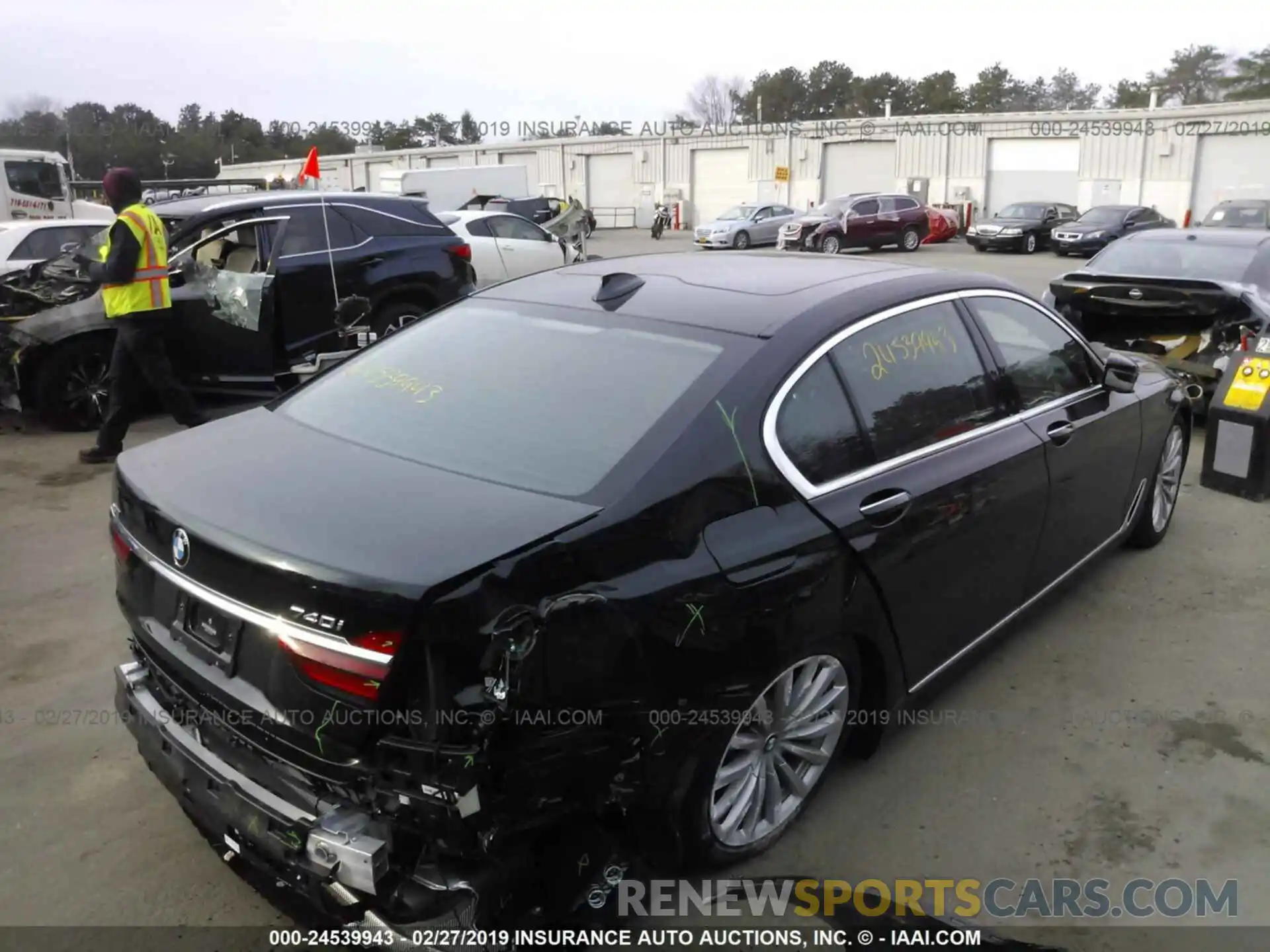 4 Photograph of a damaged car WBA7E4C56KGV70302 BMW 740 2019