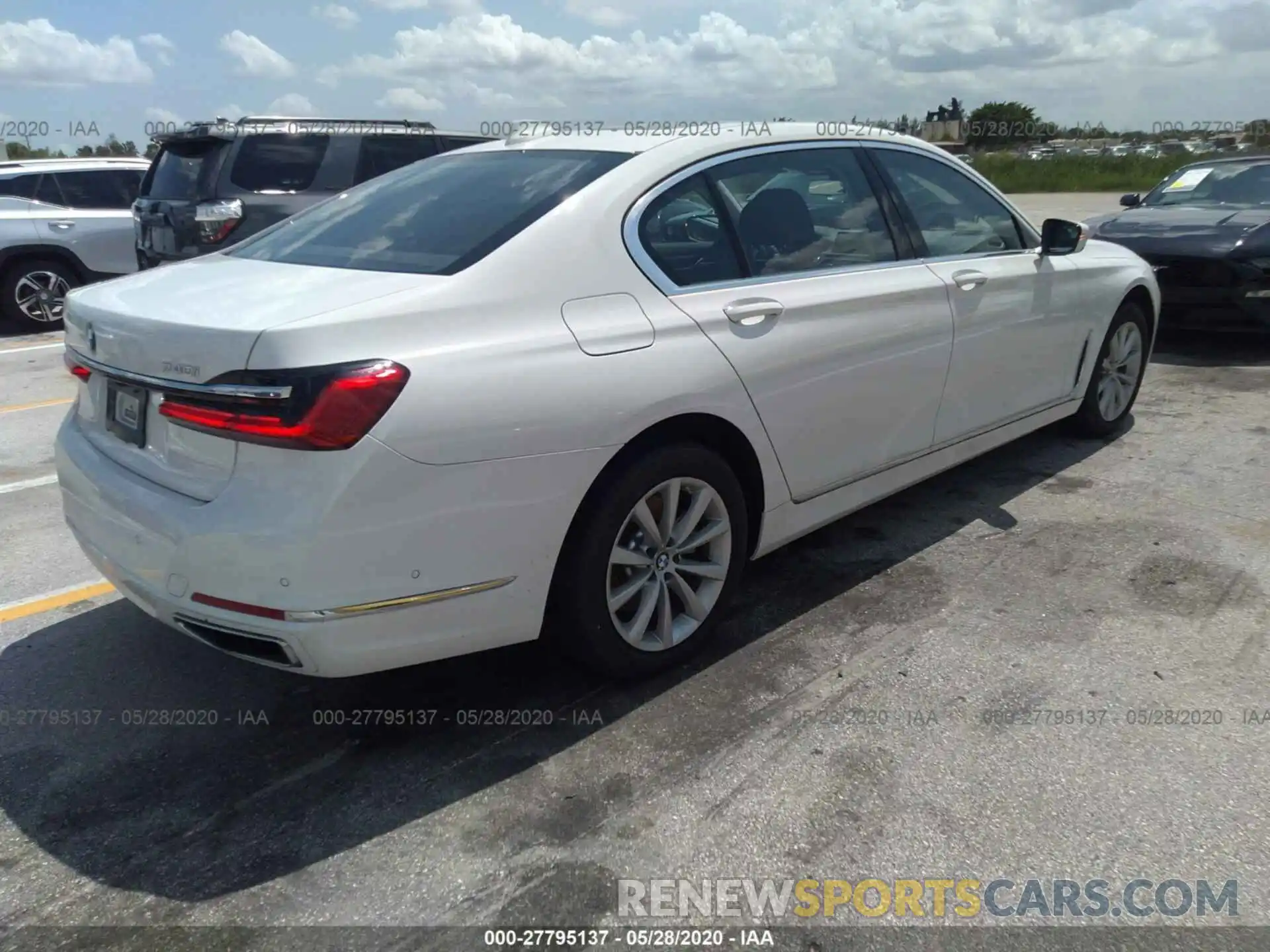 4 Photograph of a damaged car WBA7T2C01LGL17579 BMW 740 2020