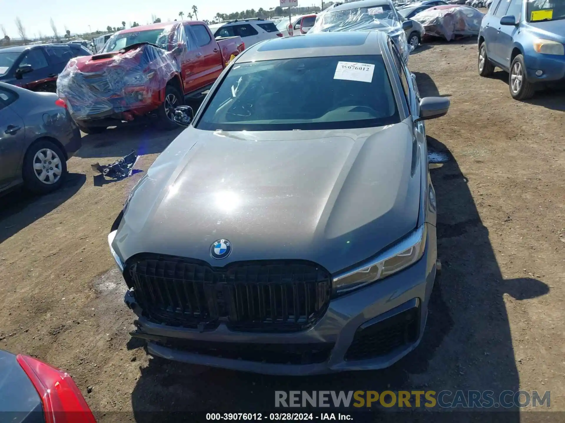 12 Photograph of a damaged car WBA7T2C09NCH00988 BMW 740 2022