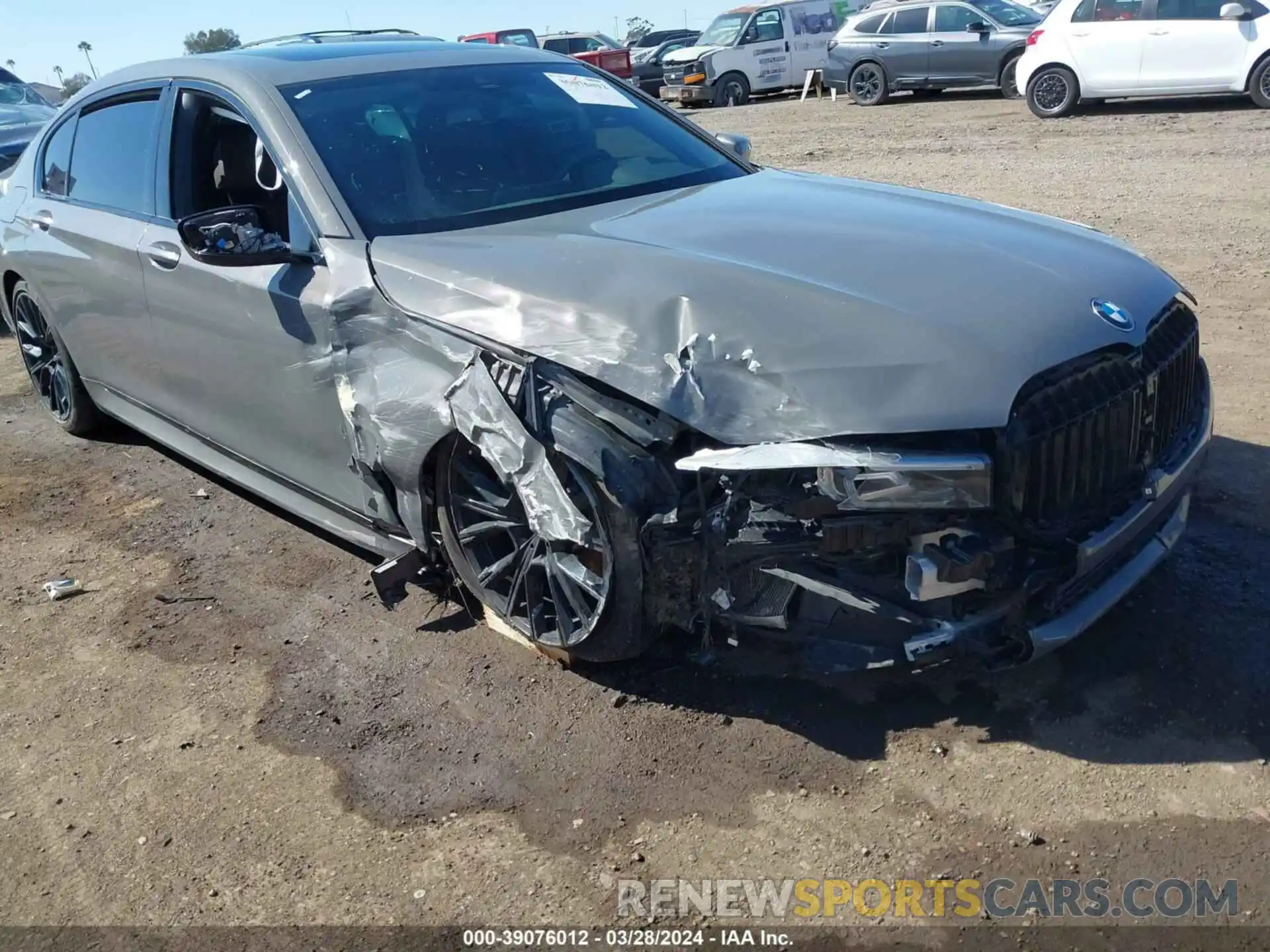 6 Photograph of a damaged car WBA7T2C09NCH00988 BMW 740 2022