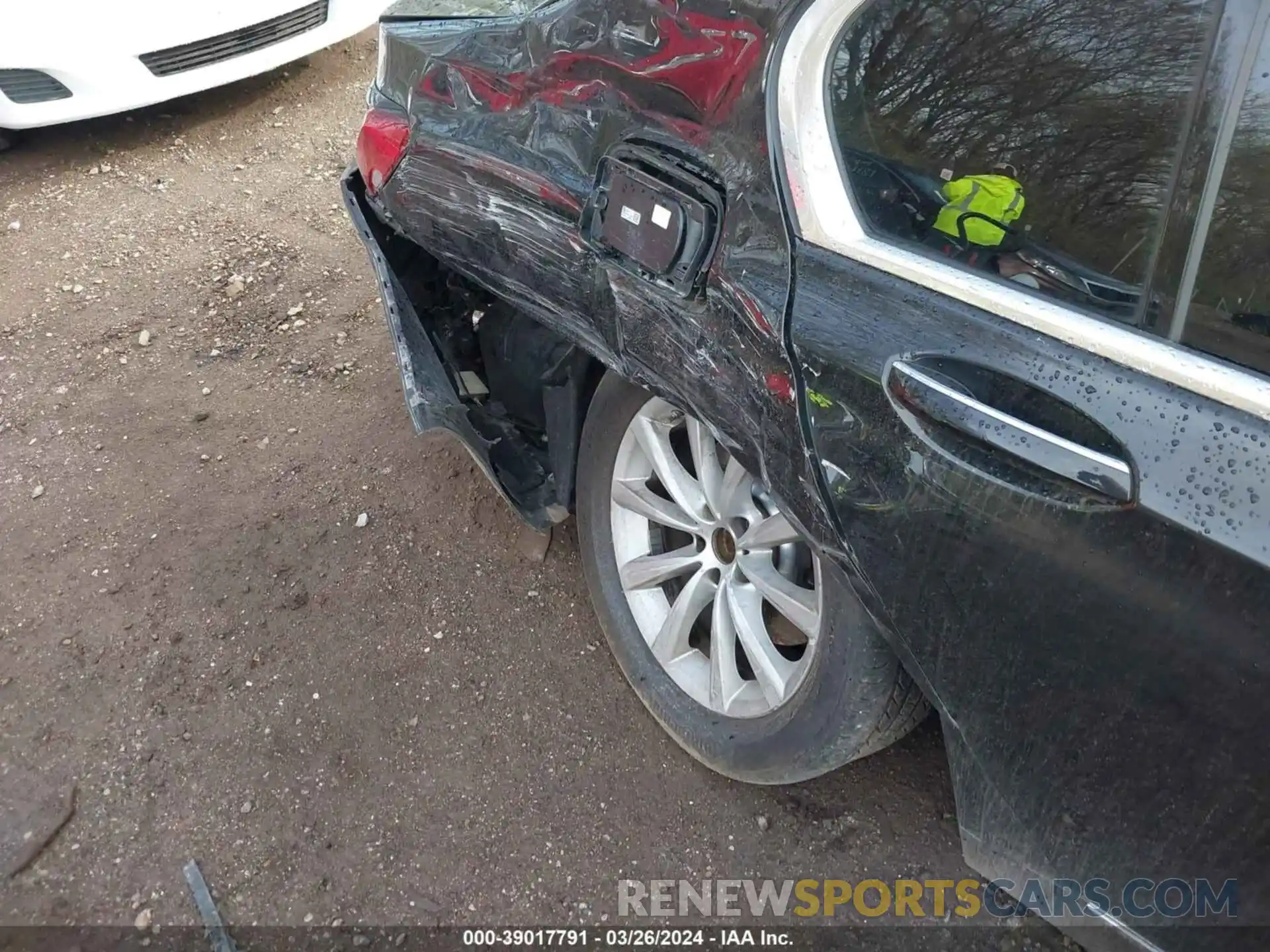 17 Photograph of a damaged car WBA7T4C04NCJ13669 BMW 740 2022