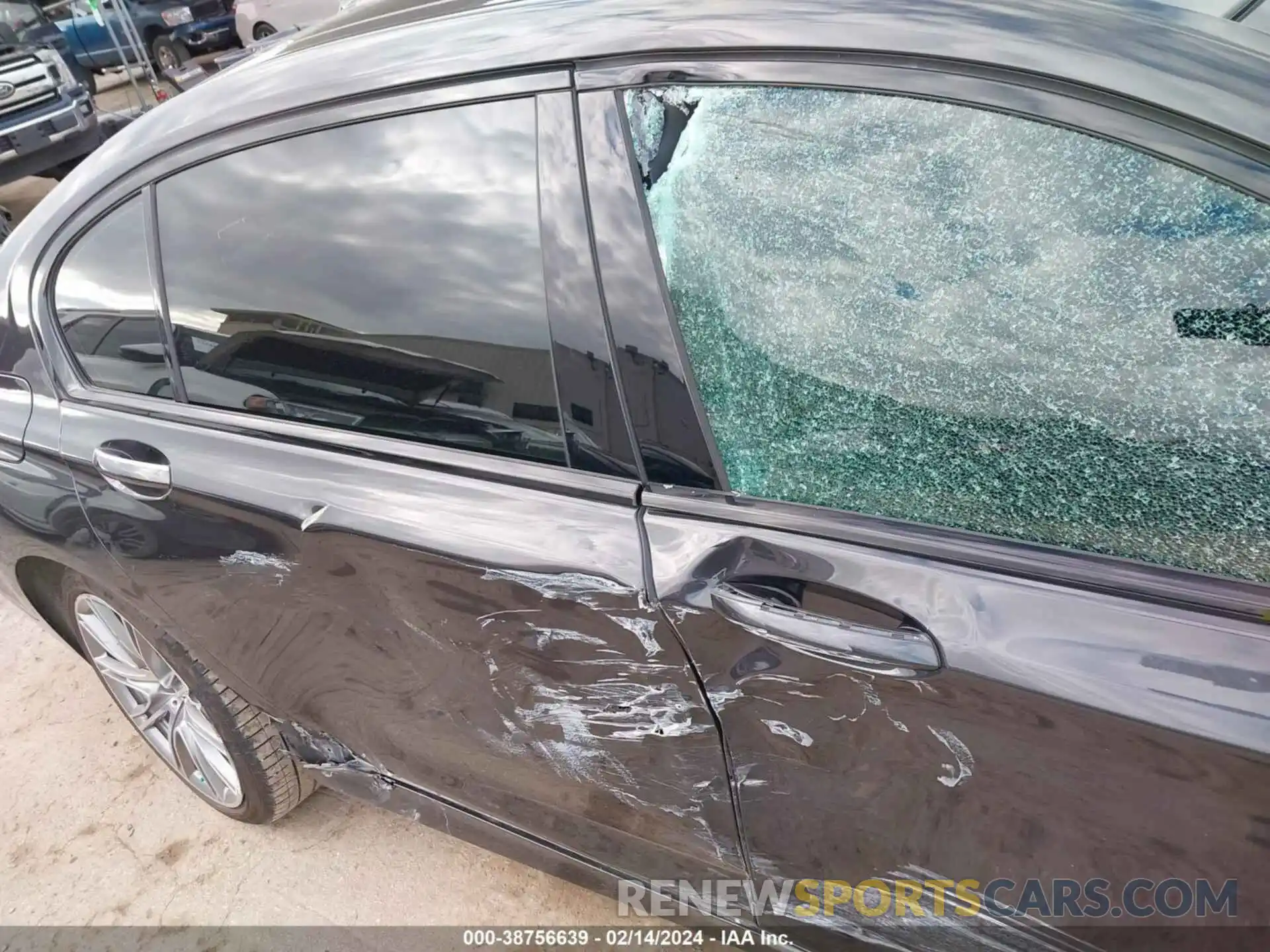 6 Photograph of a damaged car WBA7E2C58KB217397 BMW 740I 2019