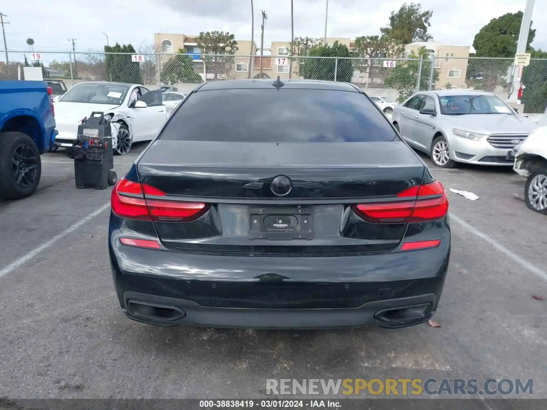 17 Photograph of a damaged car WBA7E2C59KB216663 BMW 740I 2019