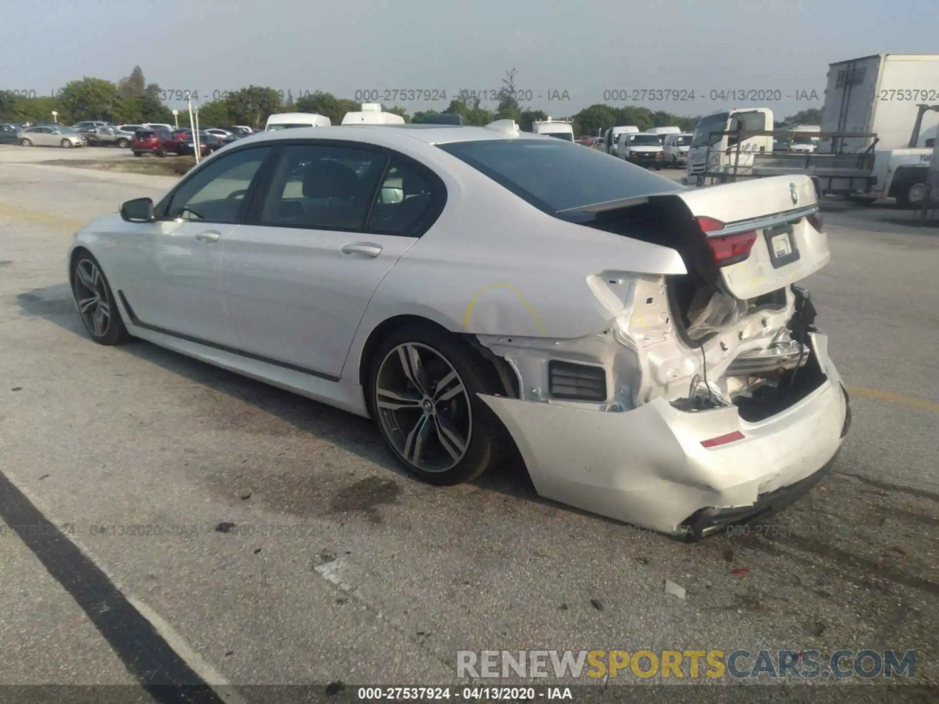 3 Photograph of a damaged car WBA7F0C5XKGM25172 BMW 750 2019