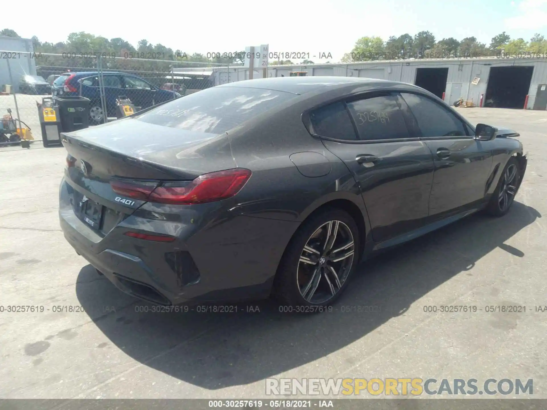 4 Фотография поврежденного автомобиля WBAGV4C06MCF00185 BMW 8 SERIES 2021