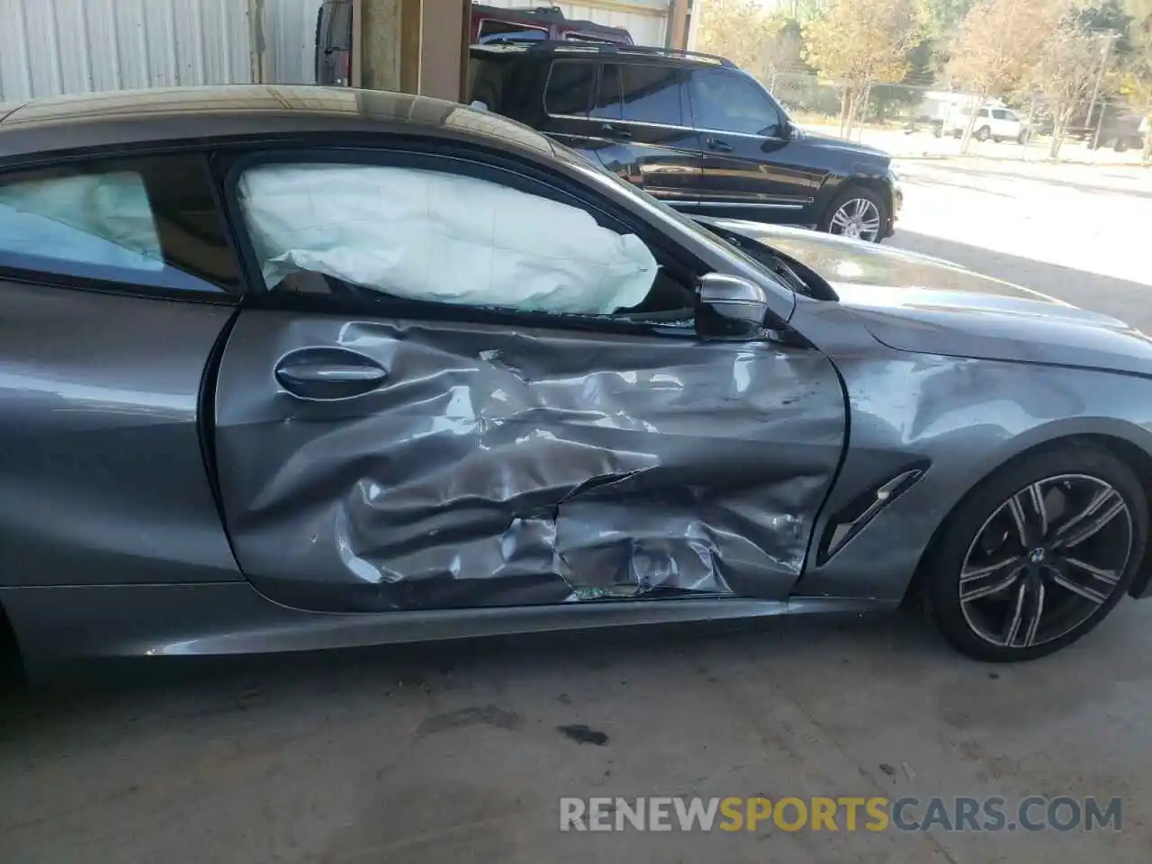 9 Photograph of a damaged car WBAAE2C05NCJ21042 BMW 8 SERIES 2022