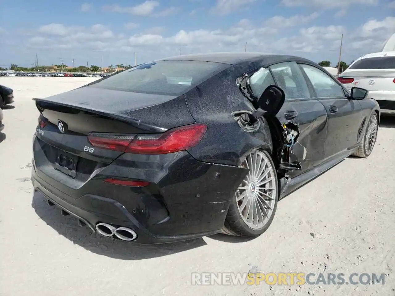 4 Photograph of a damaged car WBAGX0C14NCH81951 BMW ALPINA B8 2022