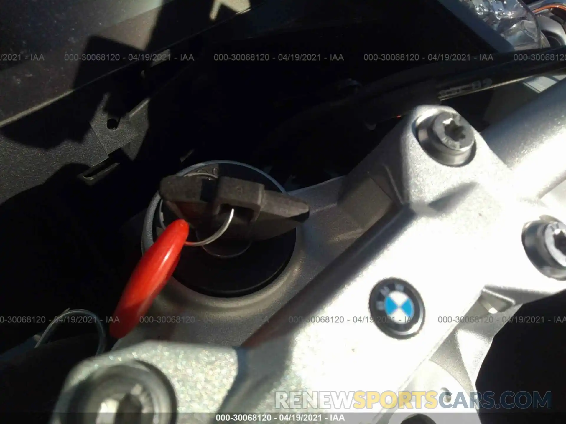 11 Фотография поврежденного автомобиля WB10K0307LZ800717 BMW F 850 2020