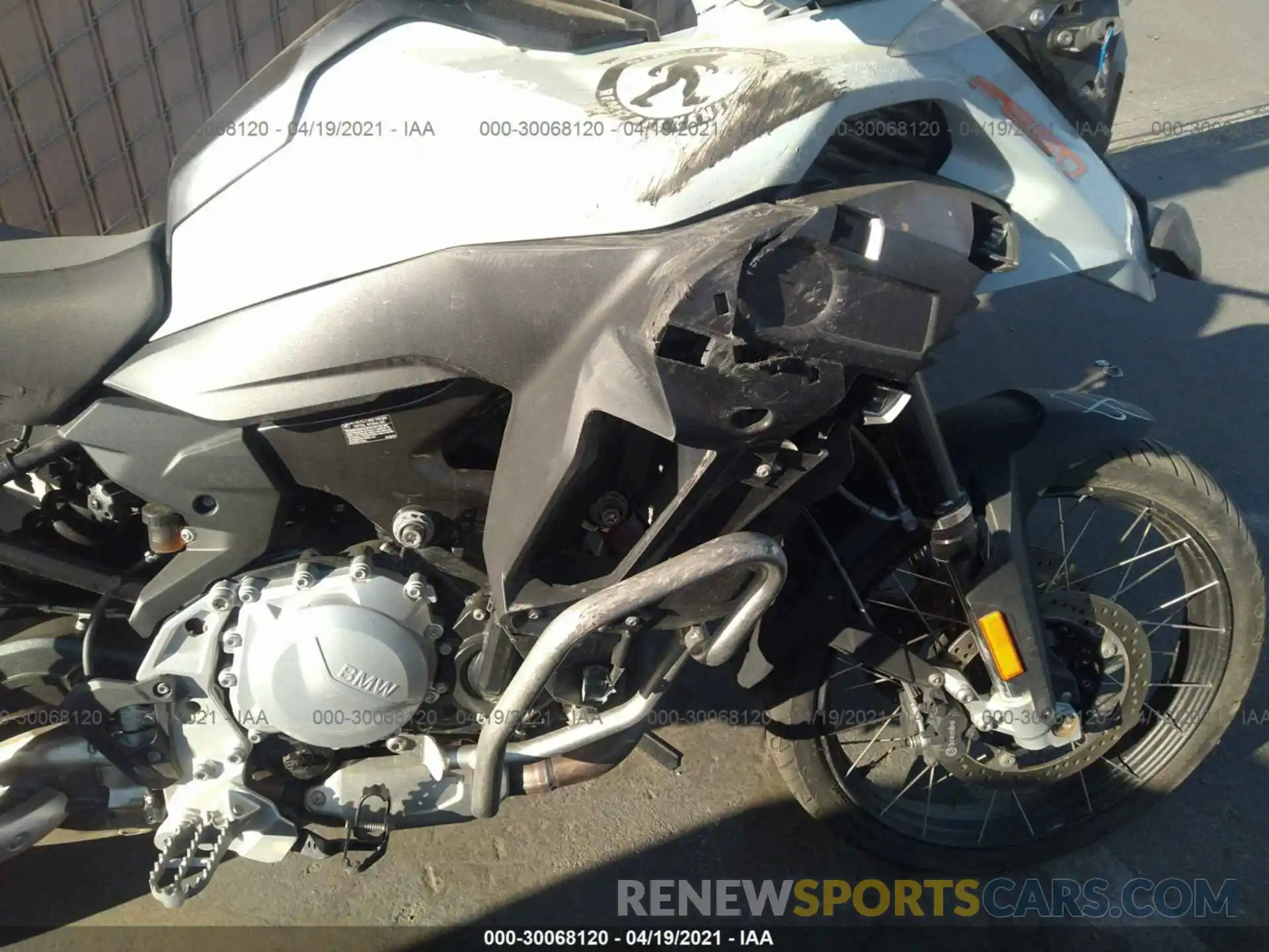 8 Фотография поврежденного автомобиля WB10K0307LZ800717 BMW F 850 2020