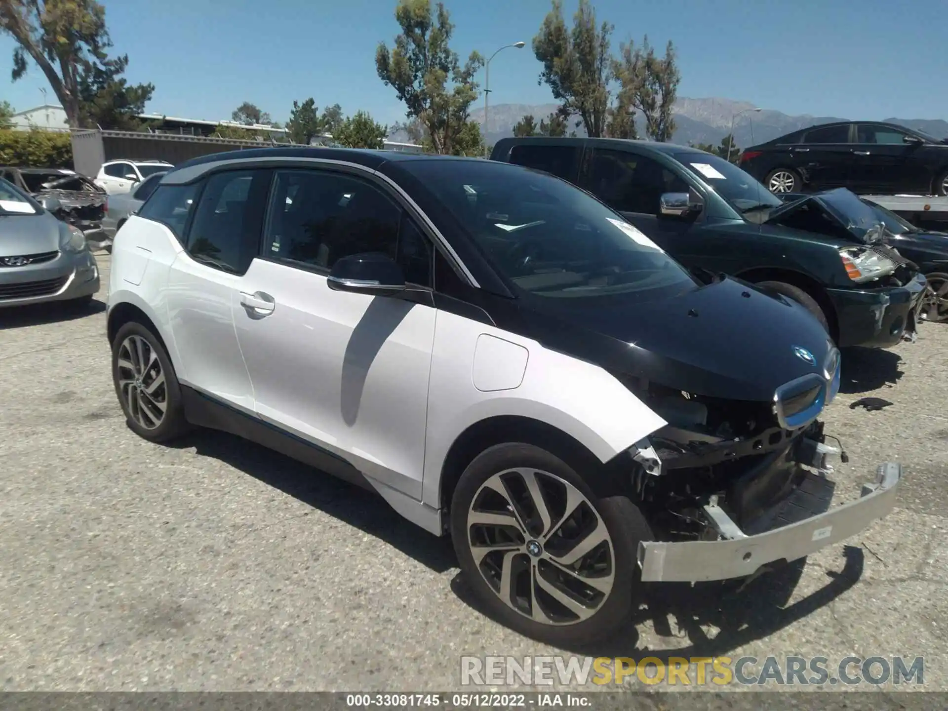 1 Photograph of a damaged car WBY8P4C52K7D99499 BMW I3 2019