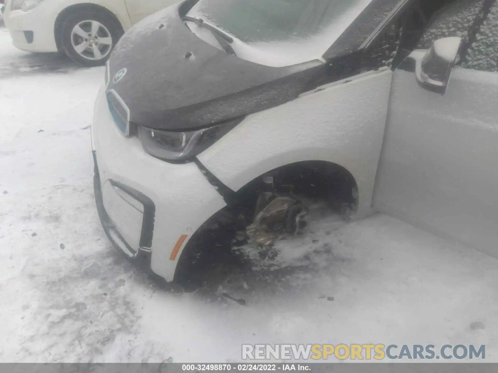 6 Photograph of a damaged car WBY8P4C54K7D08605 BMW I3 2019