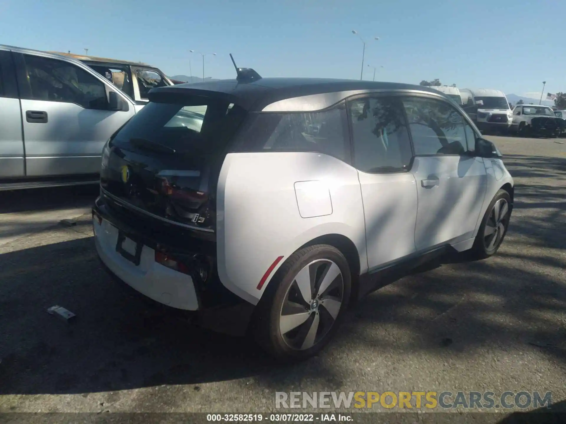 4 Photograph of a damaged car WBY8P4C55K7D28796 BMW I3 2019