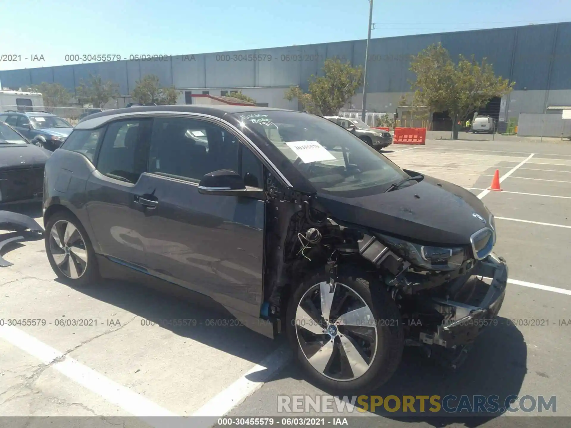 1 Photograph of a damaged car WBY8P4C5XK7E53891 BMW I3 2019