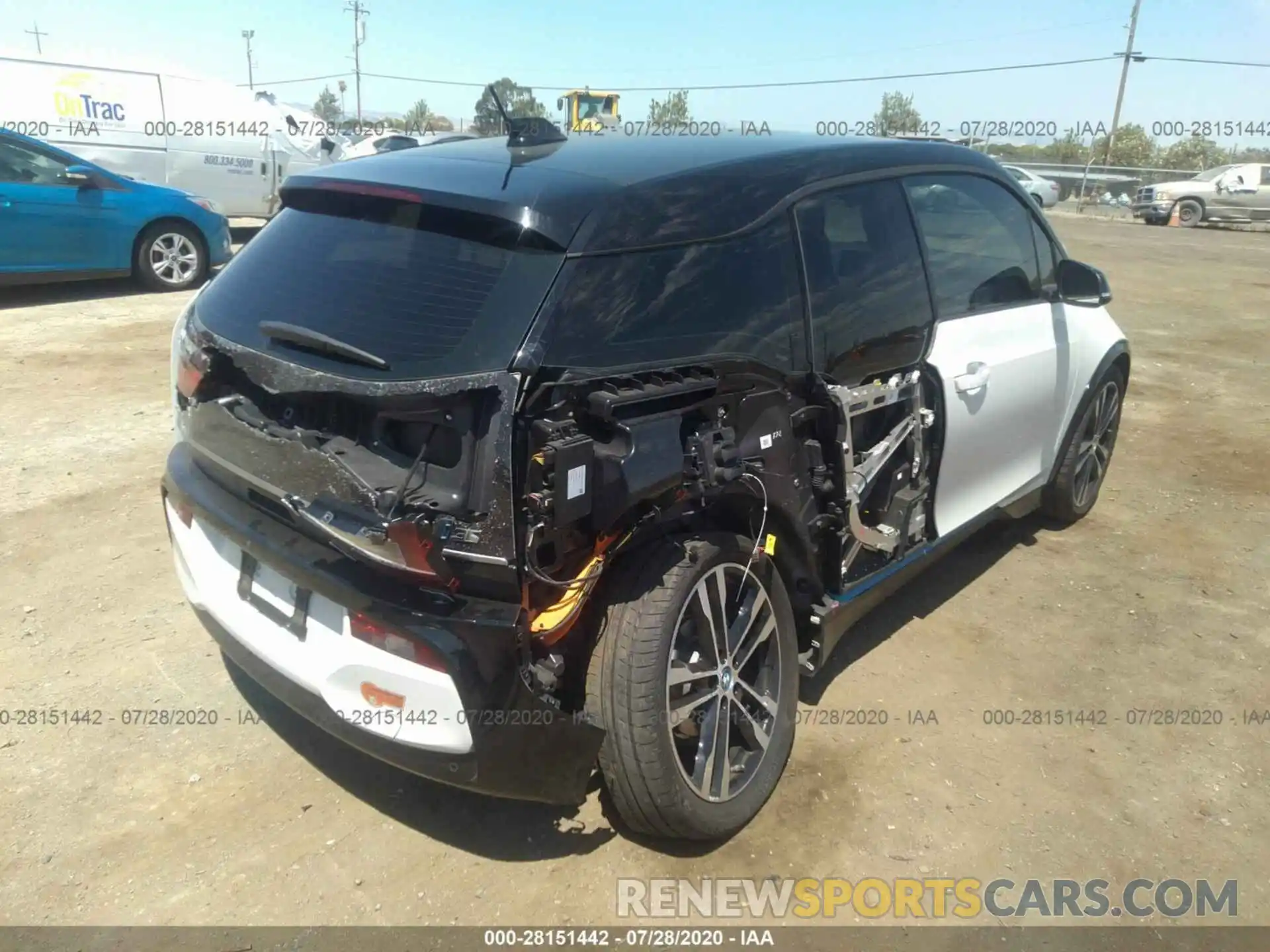 4 Photograph of a damaged car WBY8P6C55K7D06311 BMW I3 2019