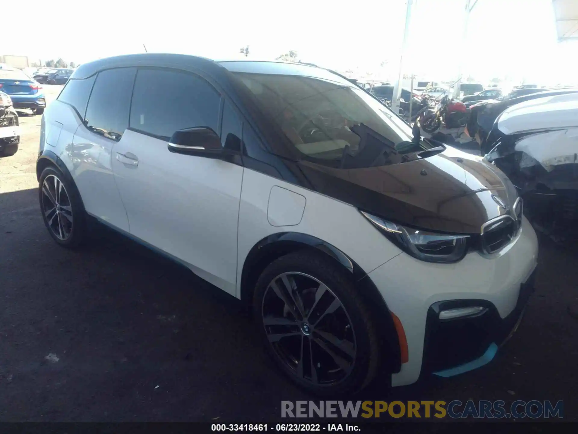 1 Photograph of a damaged car WBY8P8C5XK7D37064 BMW I3 2019