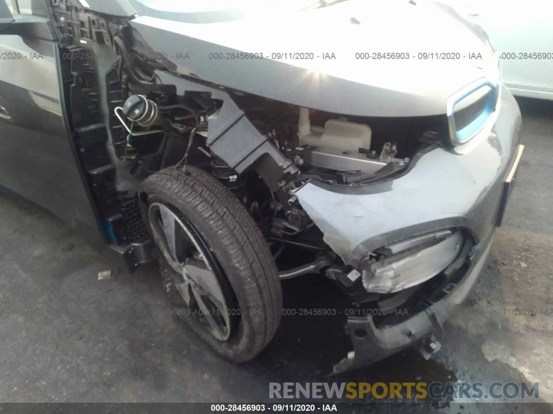 6 Photograph of a damaged car WBY8P4C06L7G06613 BMW I3 2020