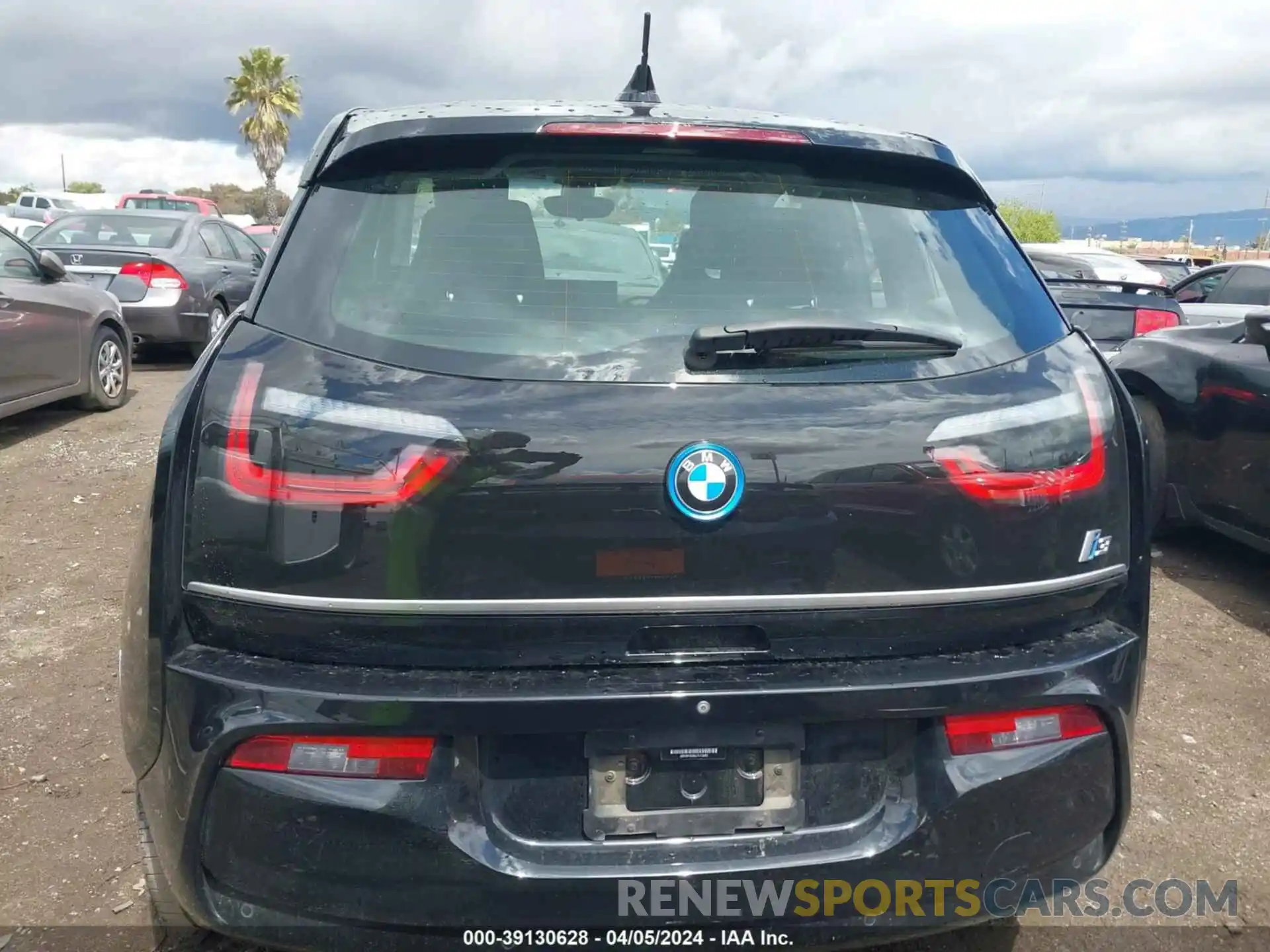 16 Photograph of a damaged car WBY8P4C06L7G13593 BMW I3 2020