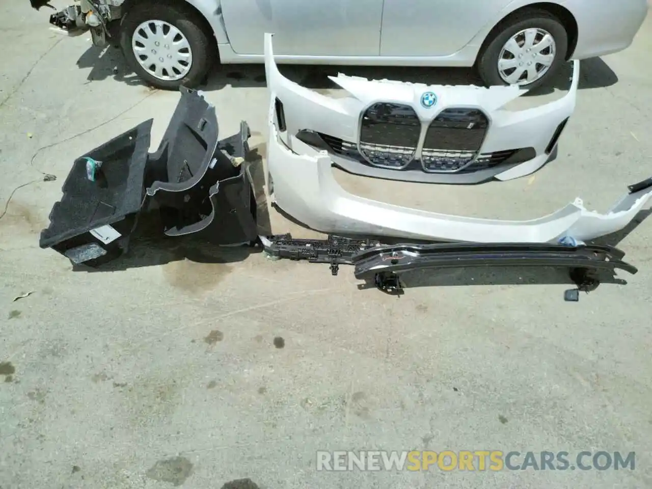 9 Photograph of a damaged car WBY73AW02NFM84100 BMW I4 EDRIVE4 2022