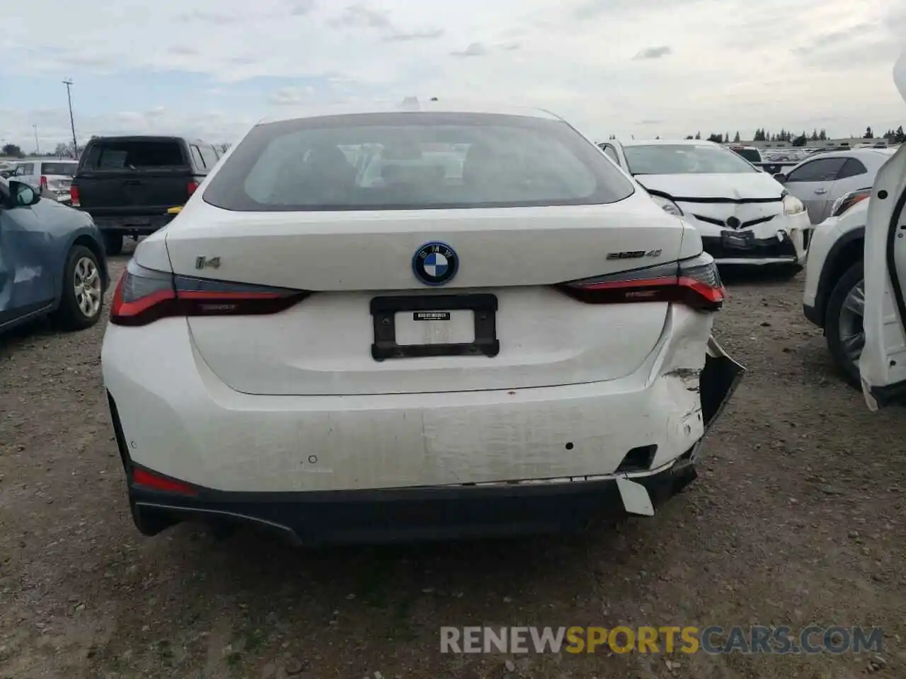 6 Photograph of a damaged car WBY73AW03NFN11904 BMW I4 EDRIVE4 2022