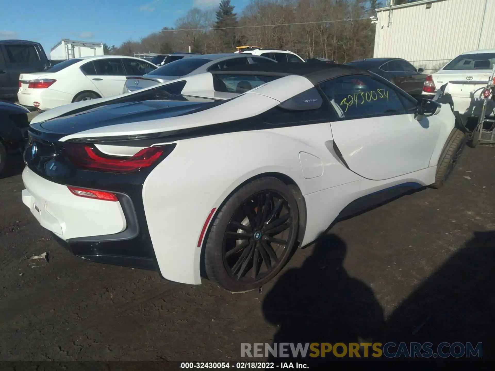 4 Photograph of a damaged car WBY2Z6C51K7E17373 BMW I8 2019