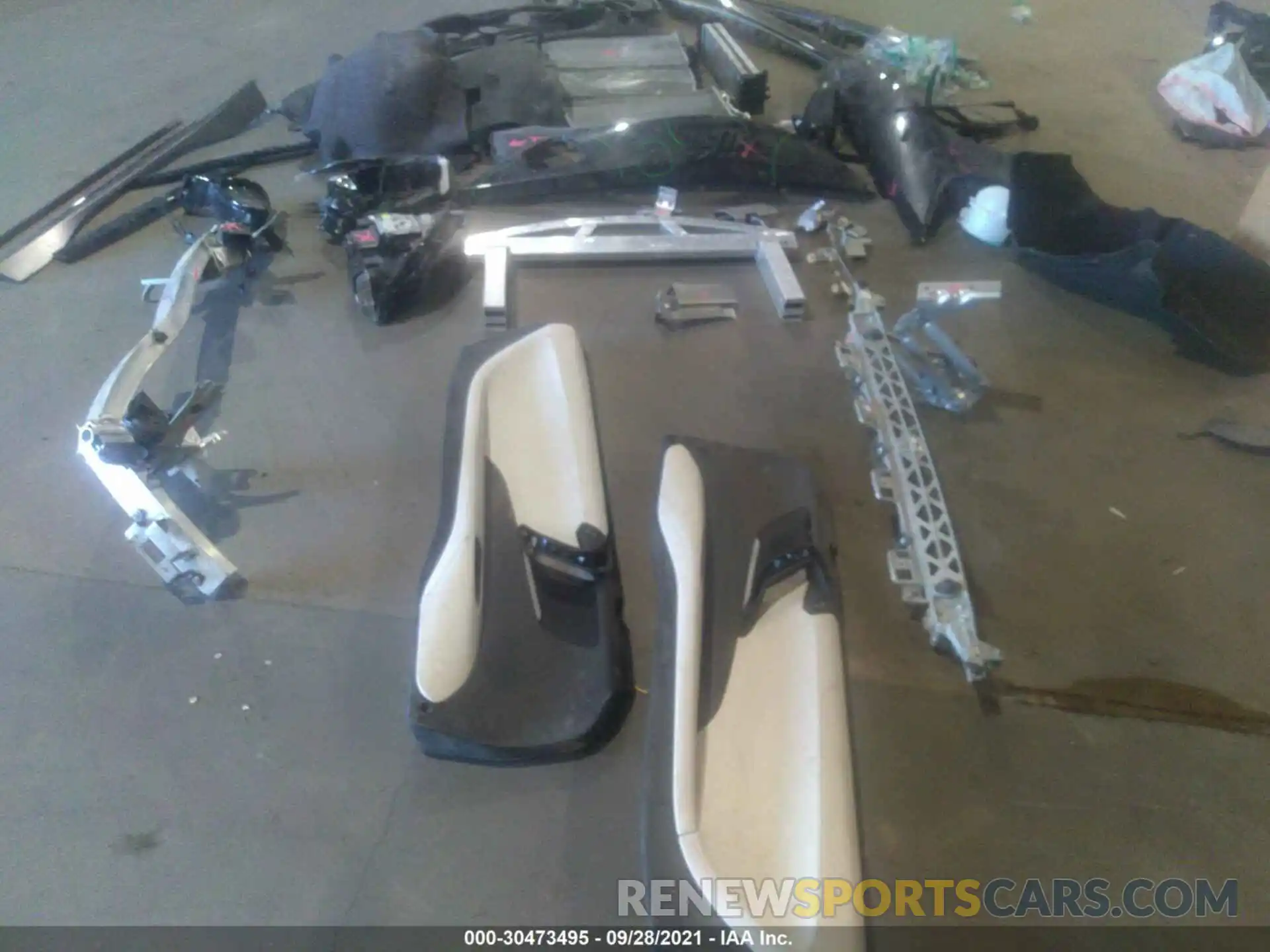 12 Photograph of a damaged car WBY2Z6C53K7D84361 BMW I8 2019