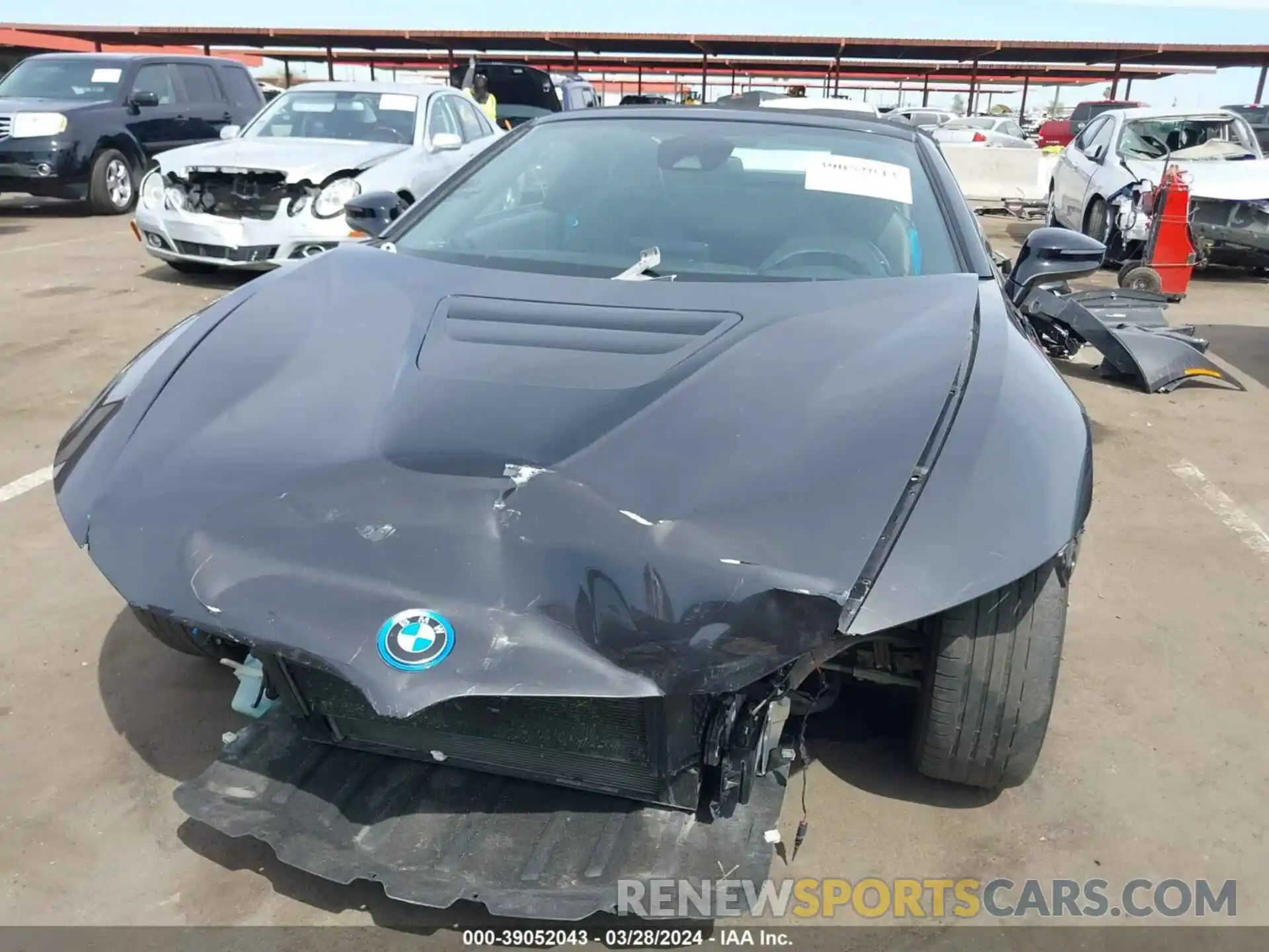 13 Фотография поврежденного автомобиля WBY2Z6C53KVG97888 BMW I8 2019