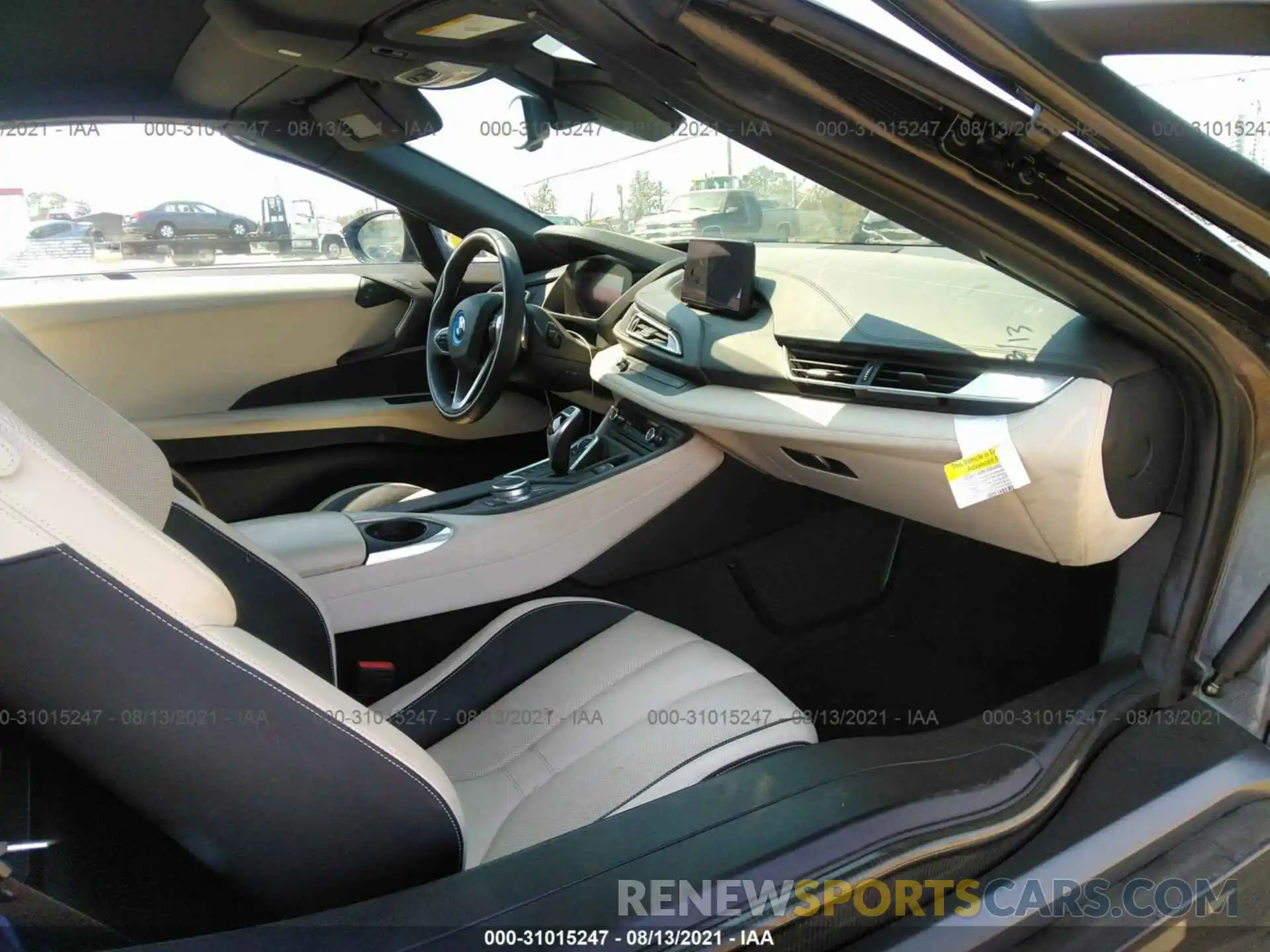 5 Photograph of a damaged car WBY2Z6C55K7E36198 BMW I8 2019