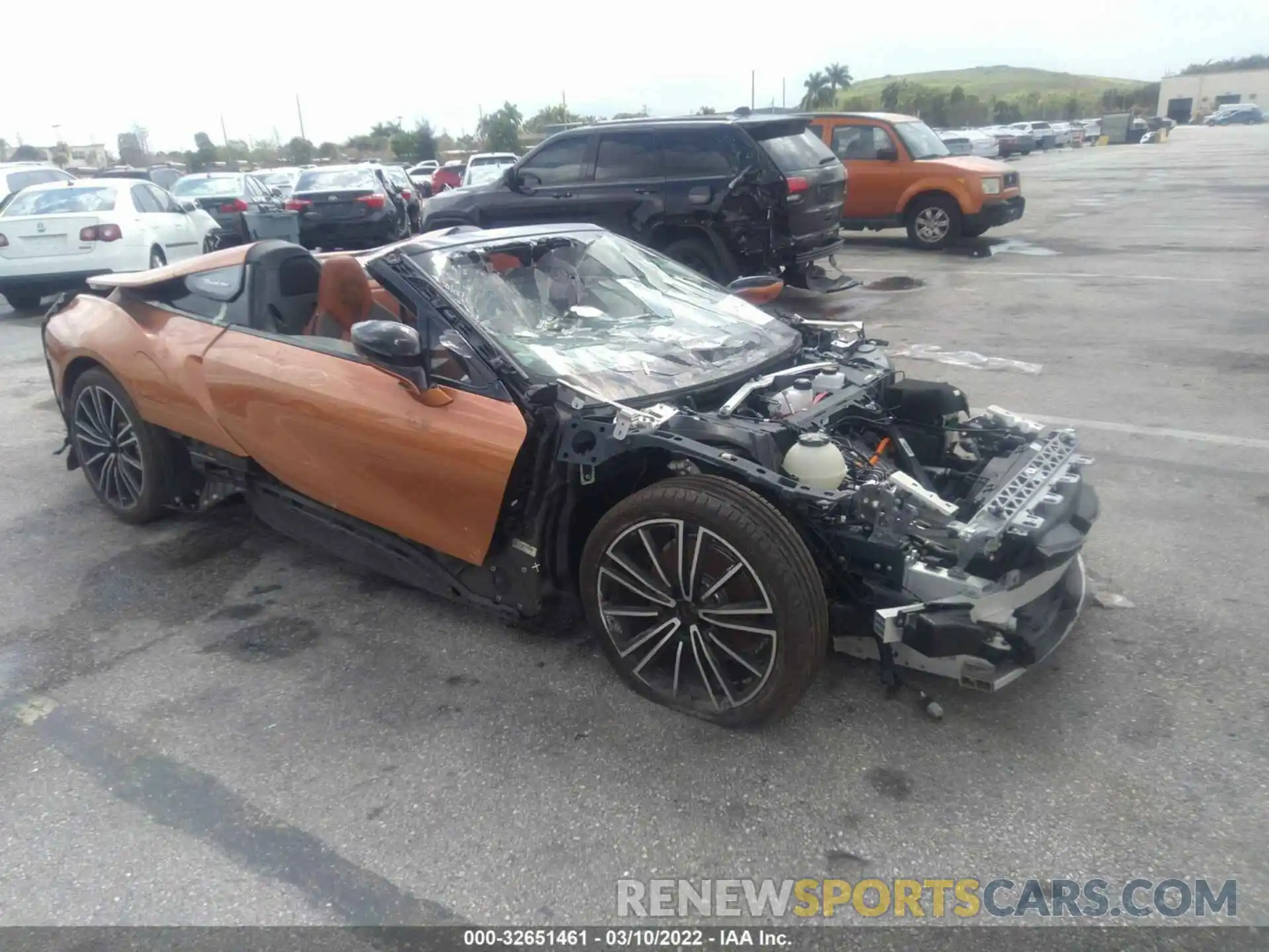 1 Photograph of a damaged car WBY2Z6C56KVB82996 BMW I8 2019