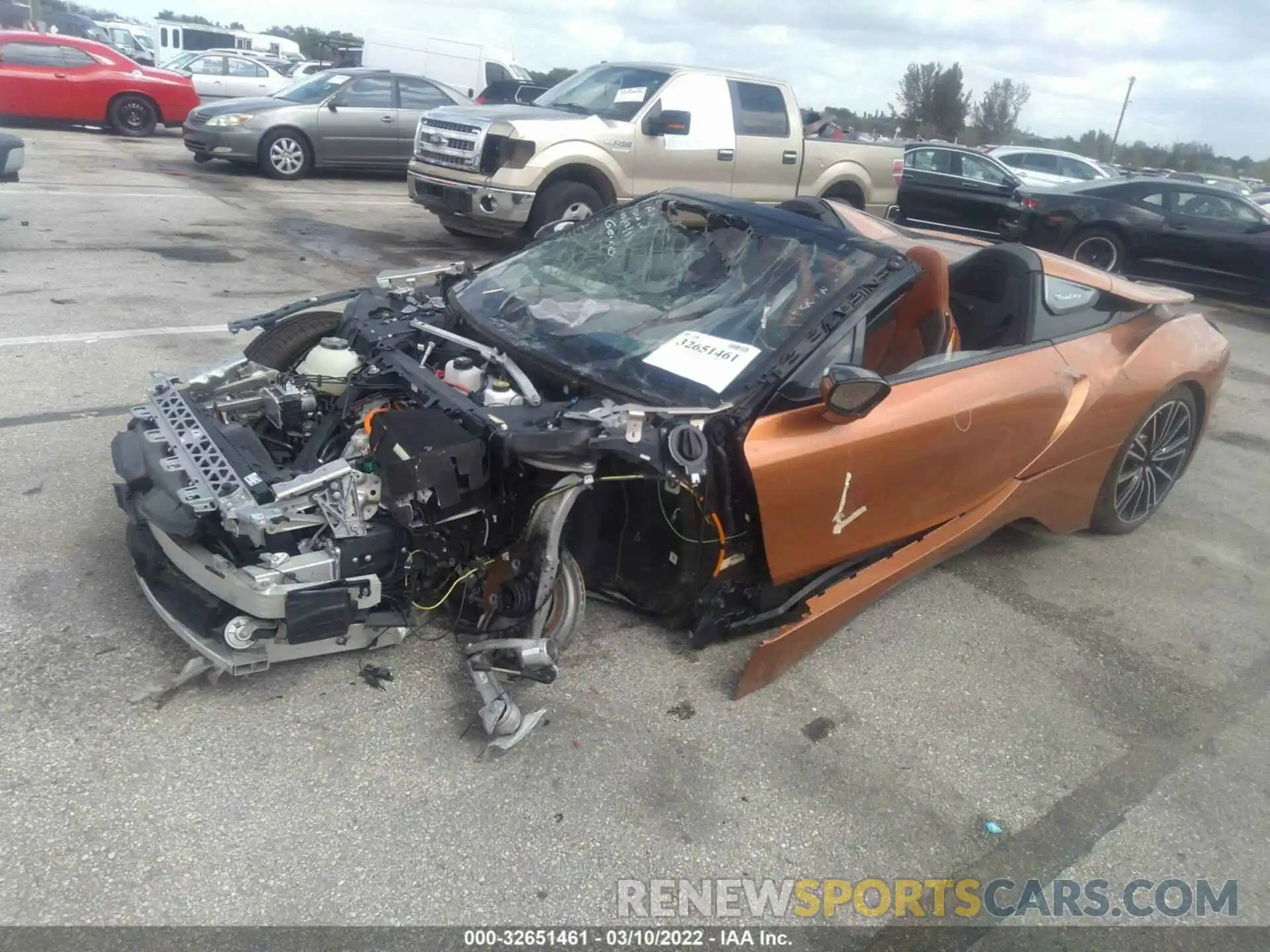 2 Photograph of a damaged car WBY2Z6C56KVB82996 BMW I8 2019