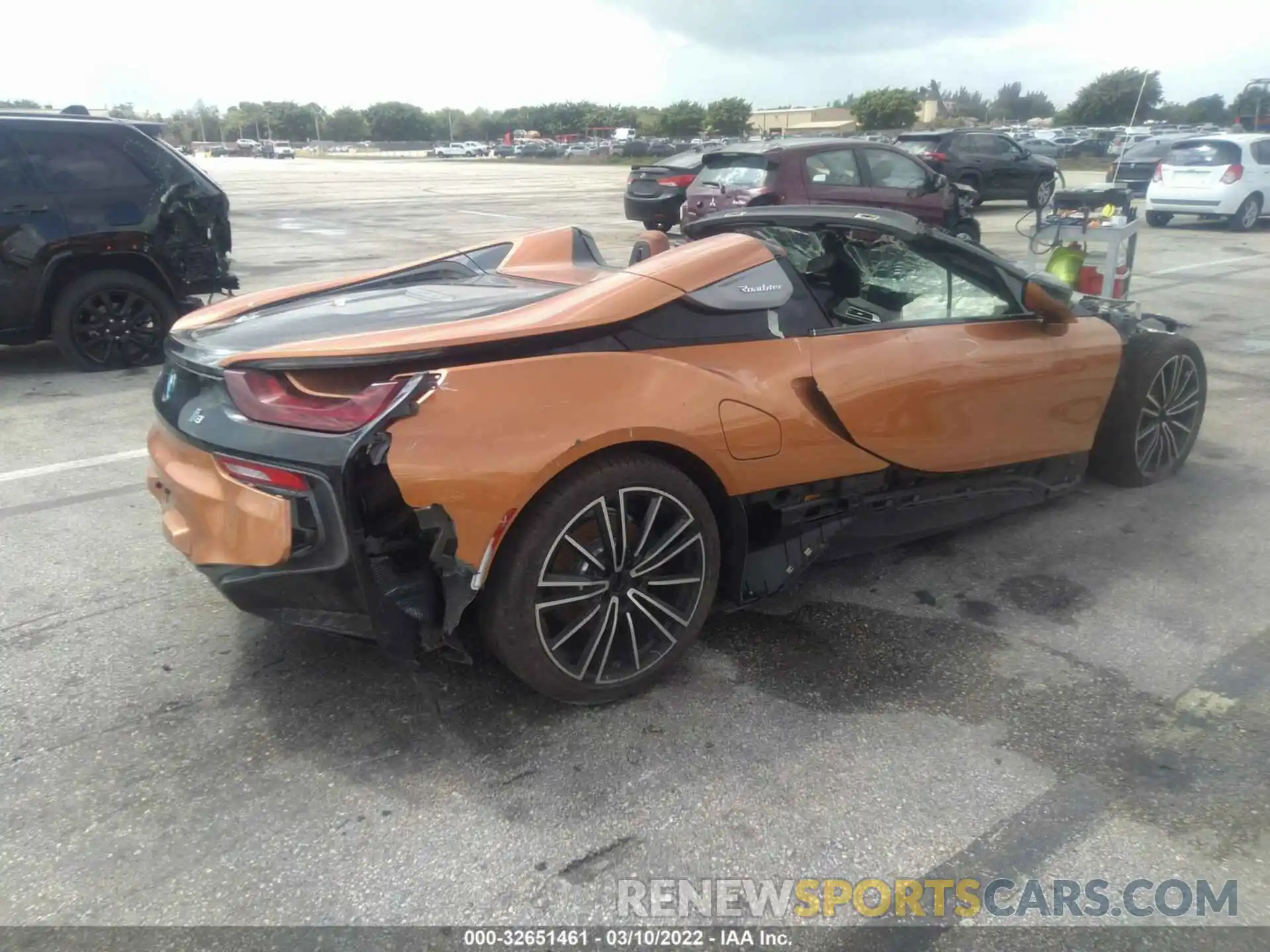 4 Photograph of a damaged car WBY2Z6C56KVB82996 BMW I8 2019