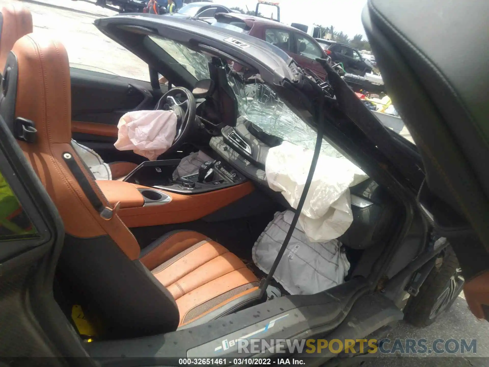 5 Photograph of a damaged car WBY2Z6C56KVB82996 BMW I8 2019