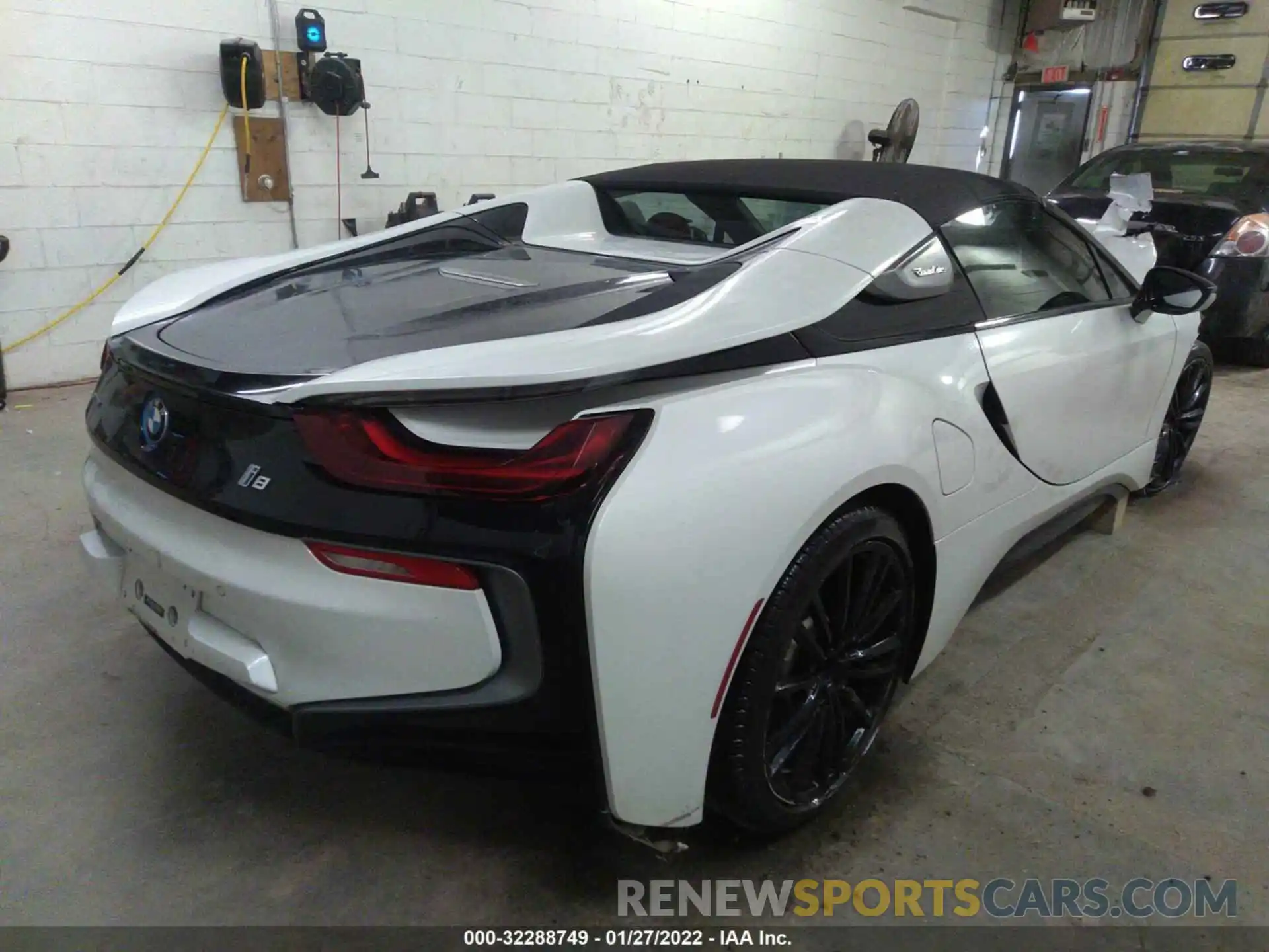 4 Photograph of a damaged car WBY2Z6C57K7D15138 BMW I8 2019