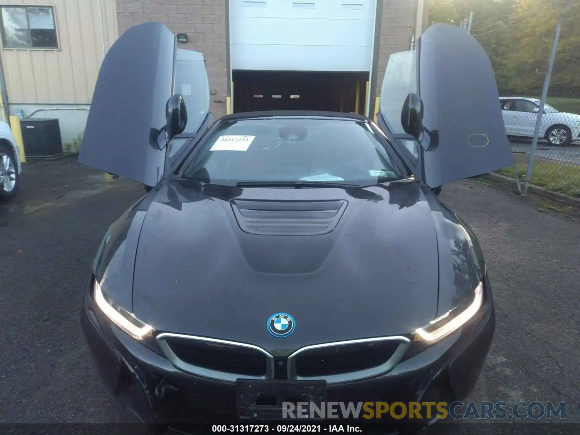 12 Фотография поврежденного автомобиля WBY2Z6C58K7D82475 BMW I8 2019