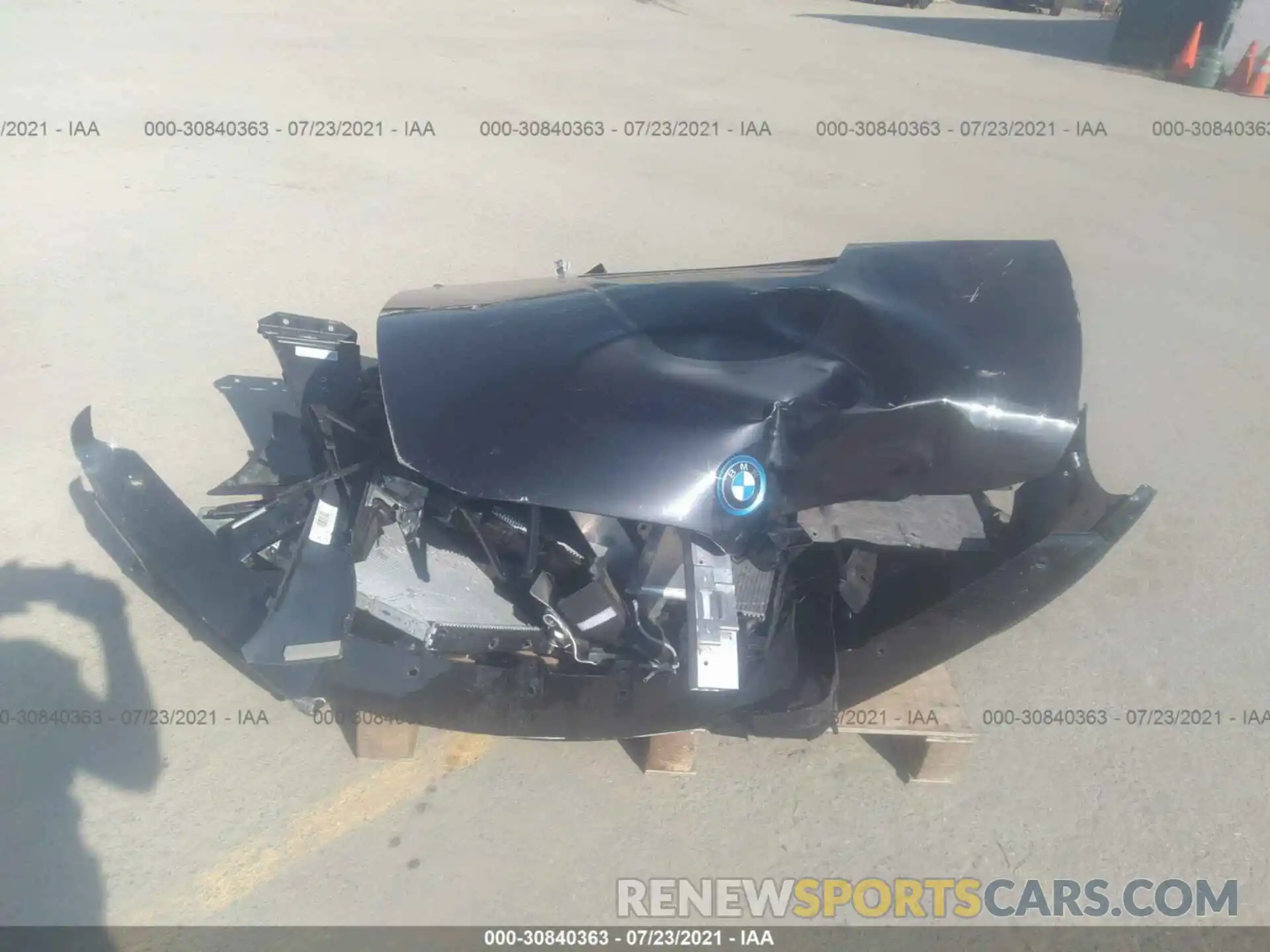 12 Photograph of a damaged car WBY2Z6C58KVB83034 BMW I8 2019