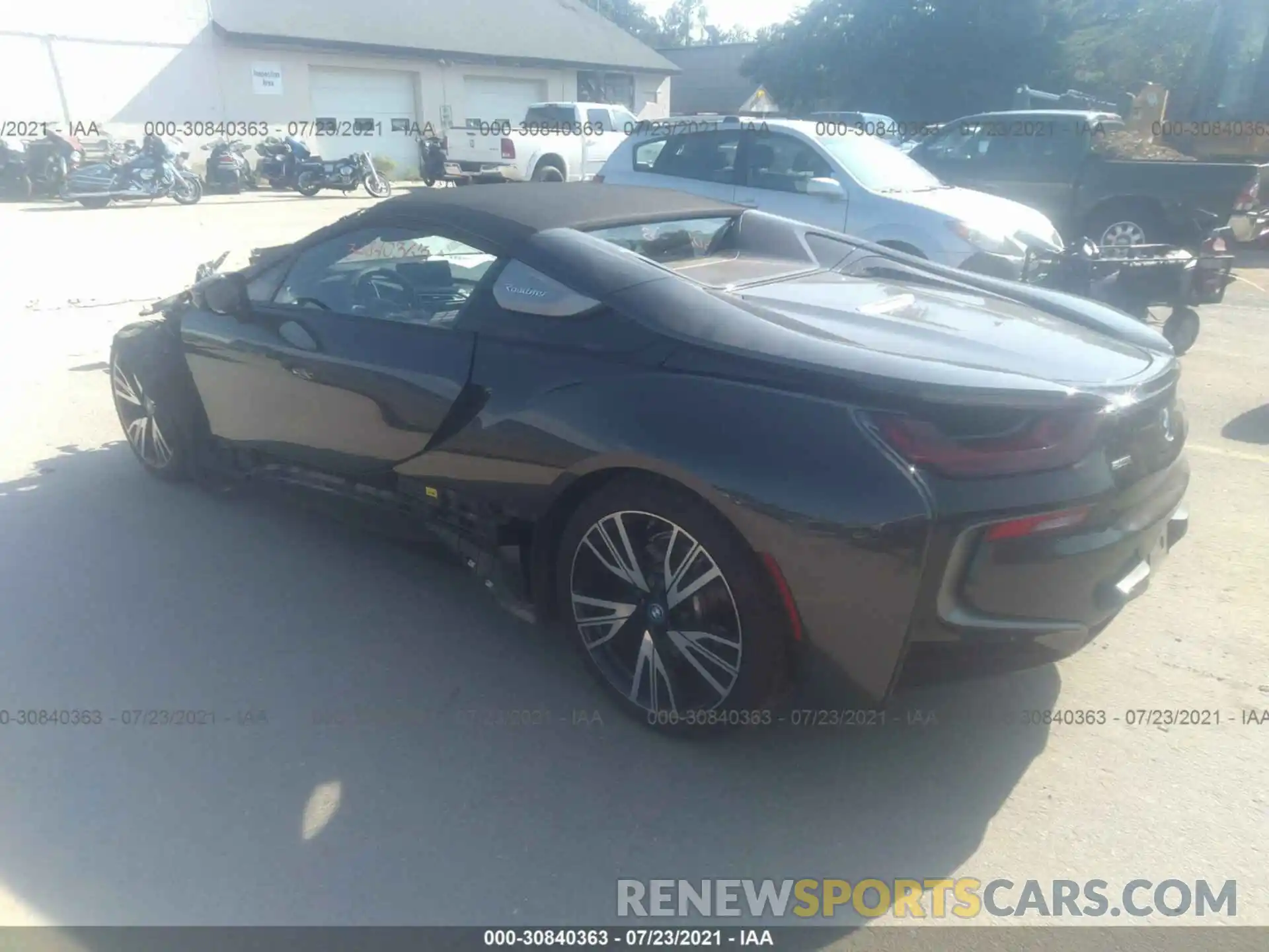 3 Photograph of a damaged car WBY2Z6C58KVB83034 BMW I8 2019