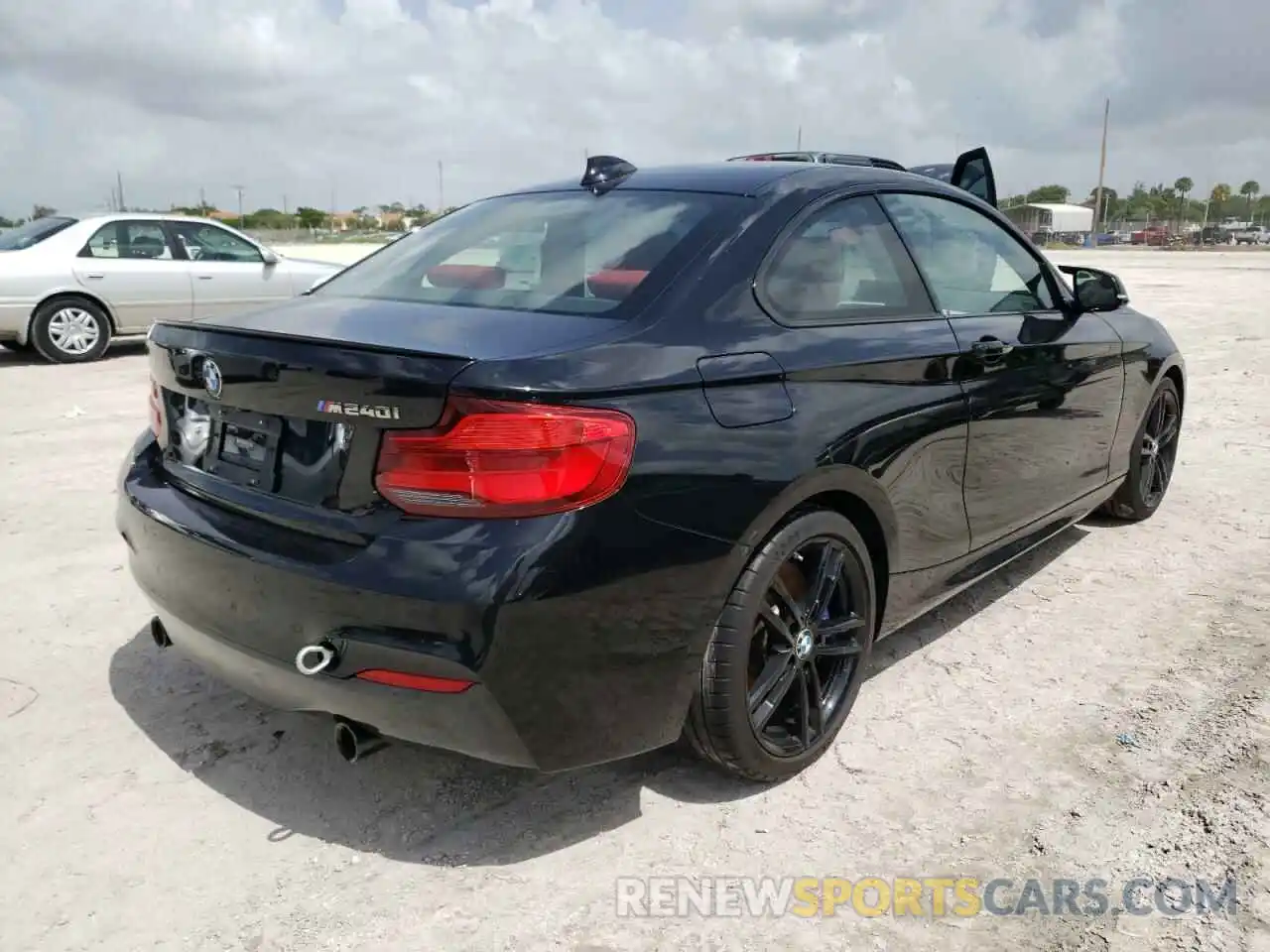 4 Photograph of a damaged car WBA2J5C51KVC07982 BMW M2 2019