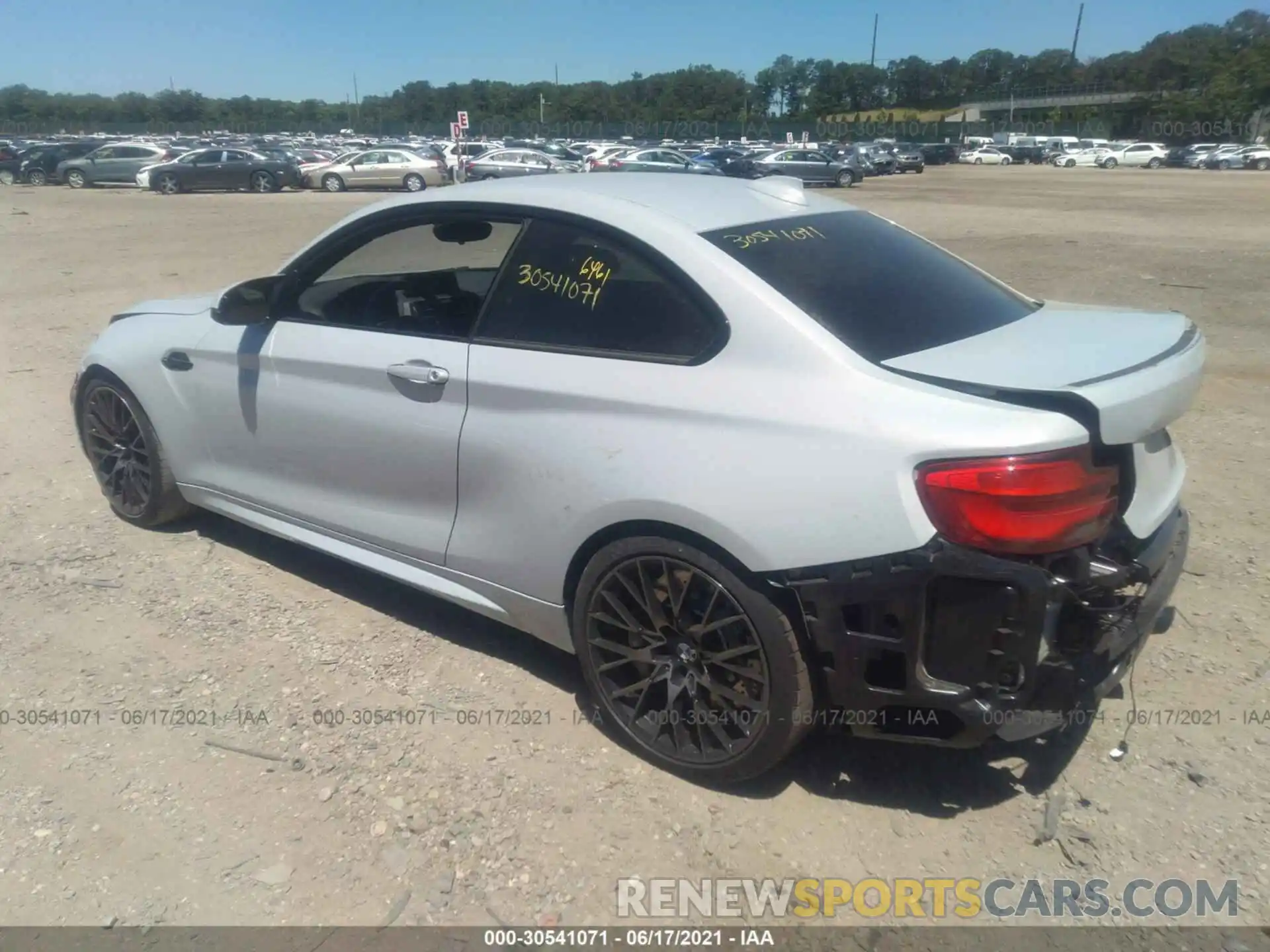 3 Photograph of a damaged car WBS2U7C51K7D01217 BMW M2 2019