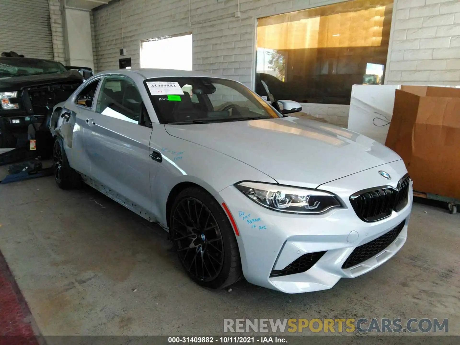 1 Photograph of a damaged car WBS2U7C53K7D17256 BMW M2 2019