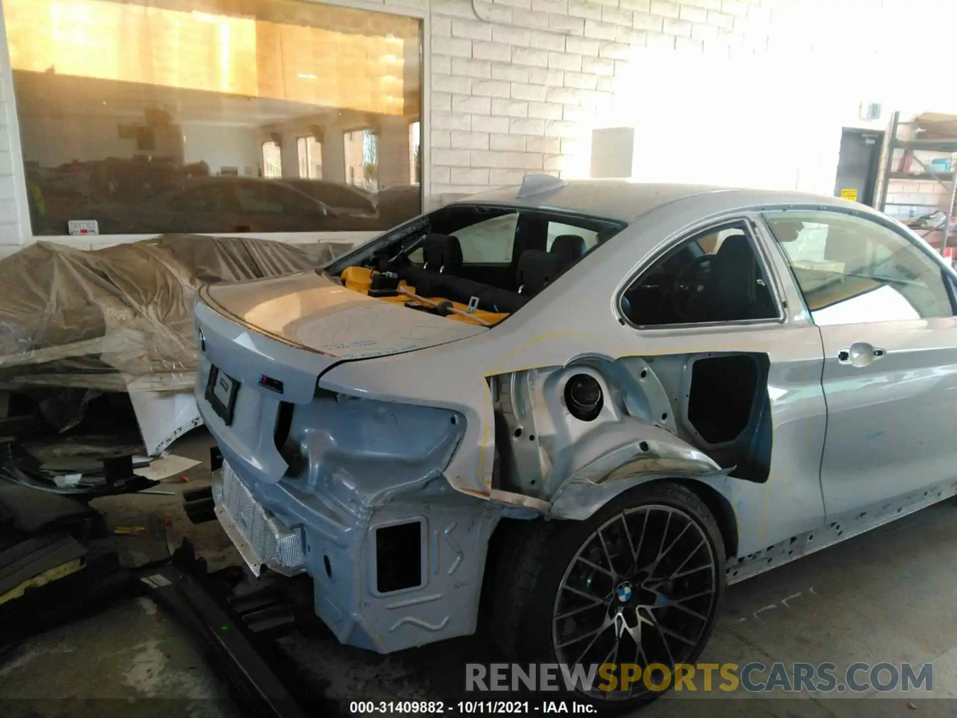 6 Photograph of a damaged car WBS2U7C53K7D17256 BMW M2 2019