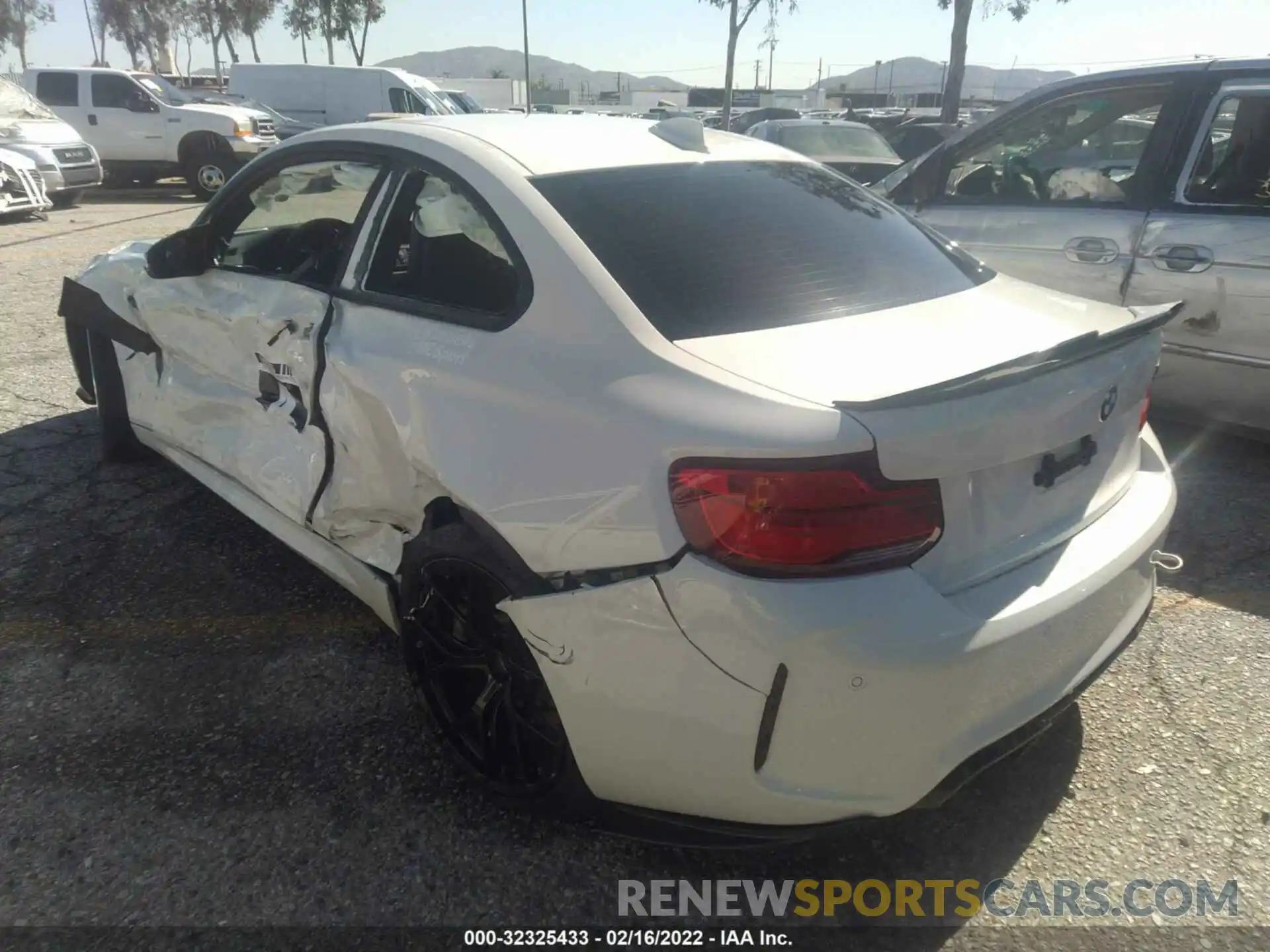 3 Photograph of a damaged car WBS2U7C57K7D35131 BMW M2 2019