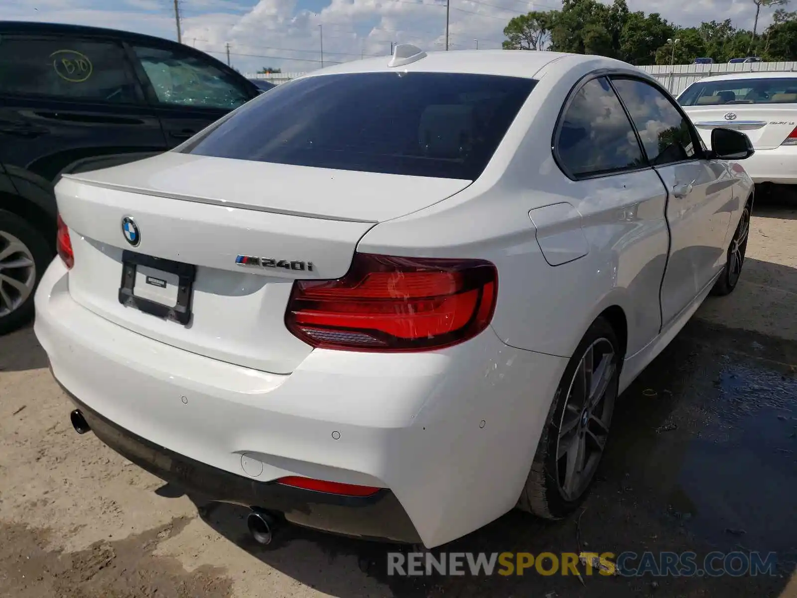 4 Photograph of a damaged car WBA2J5C04M7G85972 BMW M2 2021