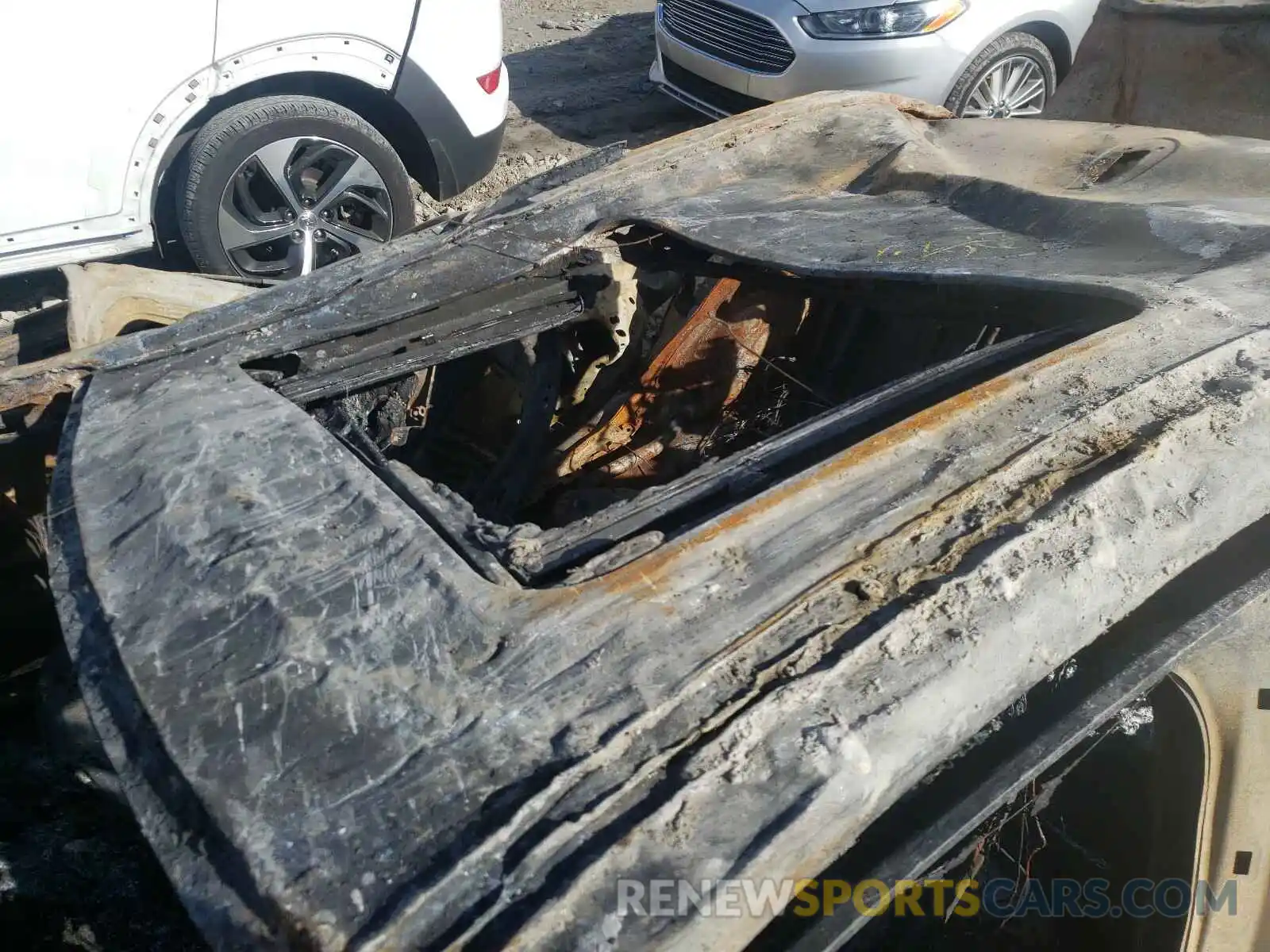 10 Photograph of a damaged car 3MW5U7J06L8B33645 BMW M3 2020