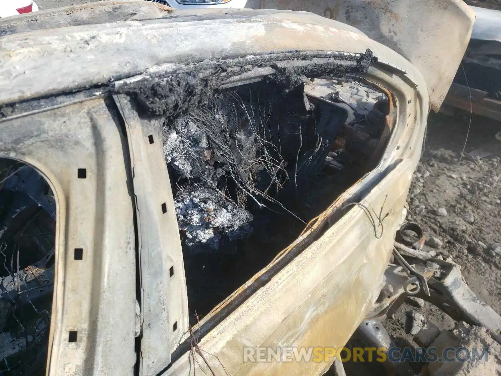 9 Photograph of a damaged car 3MW5U7J06L8B33645 BMW M3 2020