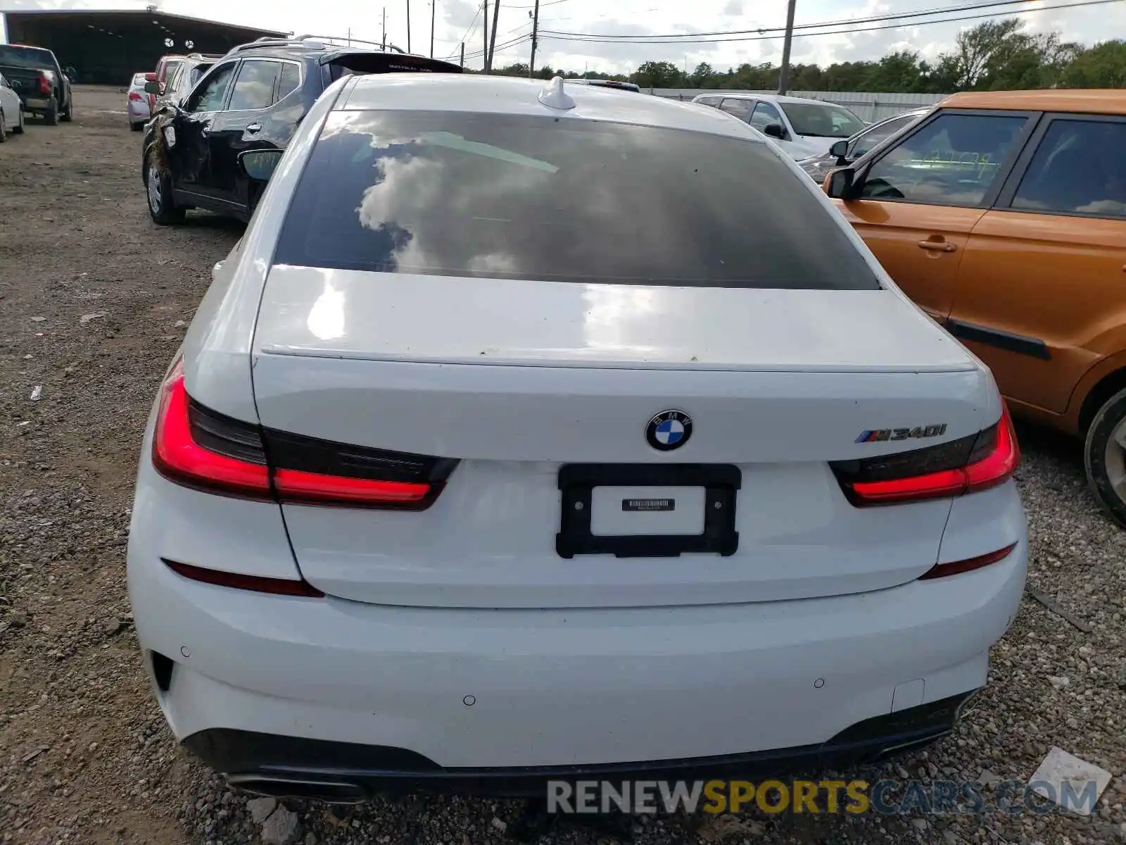 9 Photograph of a damaged car 3MW5U7J07L8B39387 BMW M3 2020