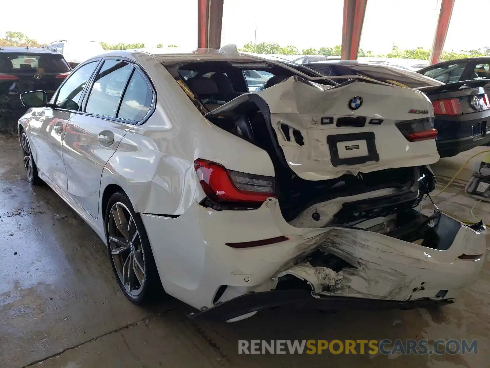 3 Photograph of a damaged car 3MW5U7J0XL8B08473 BMW M3 2020