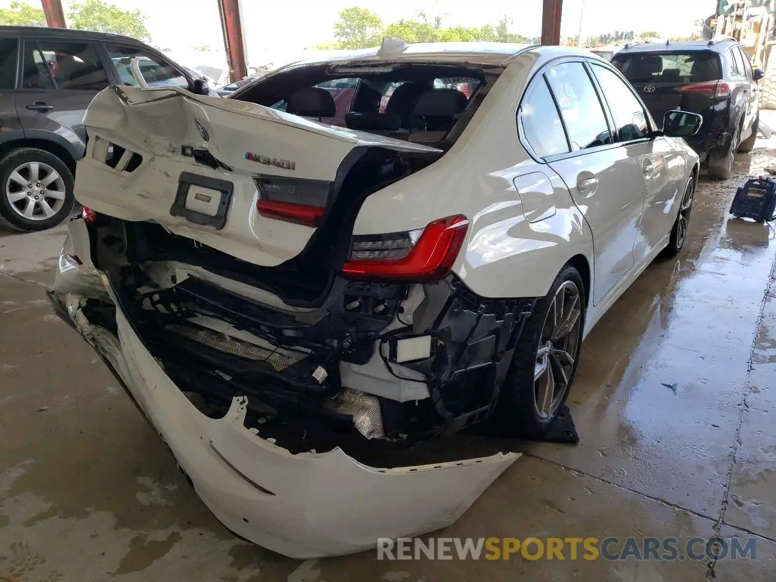 4 Photograph of a damaged car 3MW5U7J0XL8B08473 BMW M3 2020